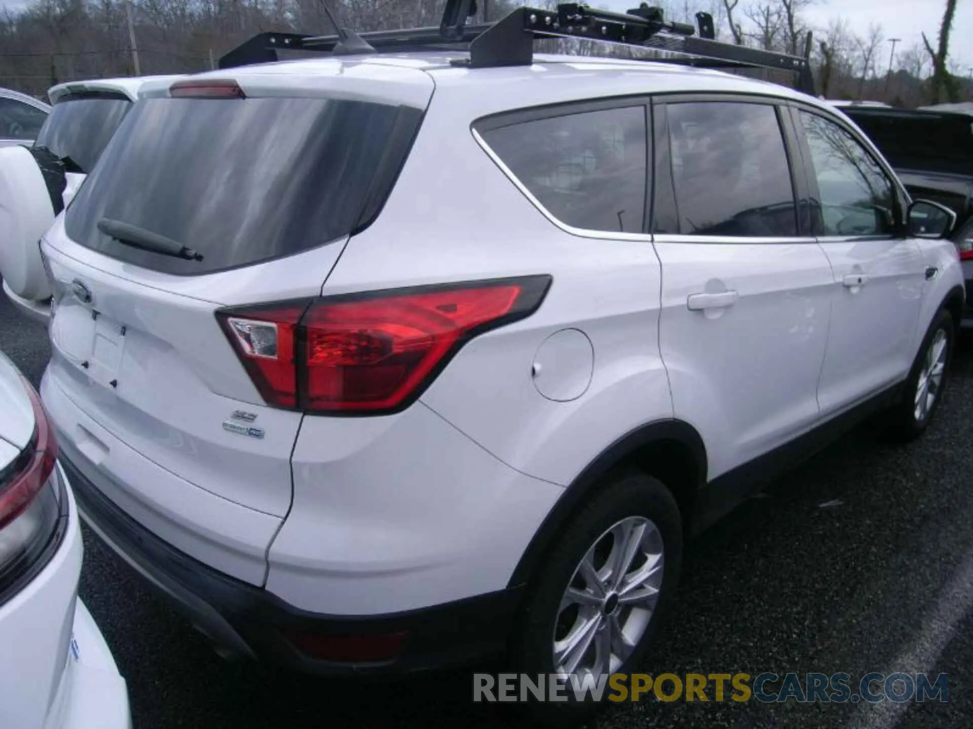 8 Photograph of a damaged car 1FMCU9GD8KUC07547 FORD ESCAPE 2019