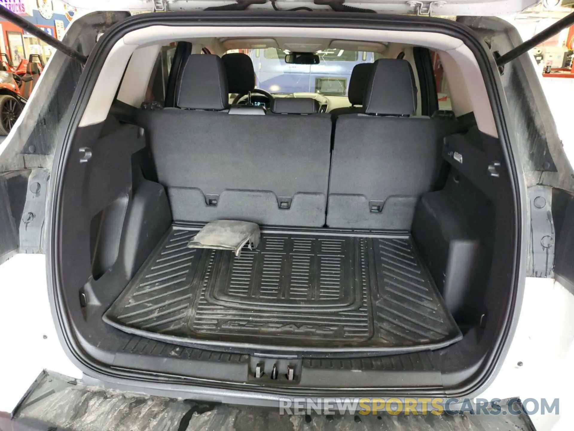 15 Photograph of a damaged car 1FMCU9GD8KUC07726 FORD ESCAPE 2019