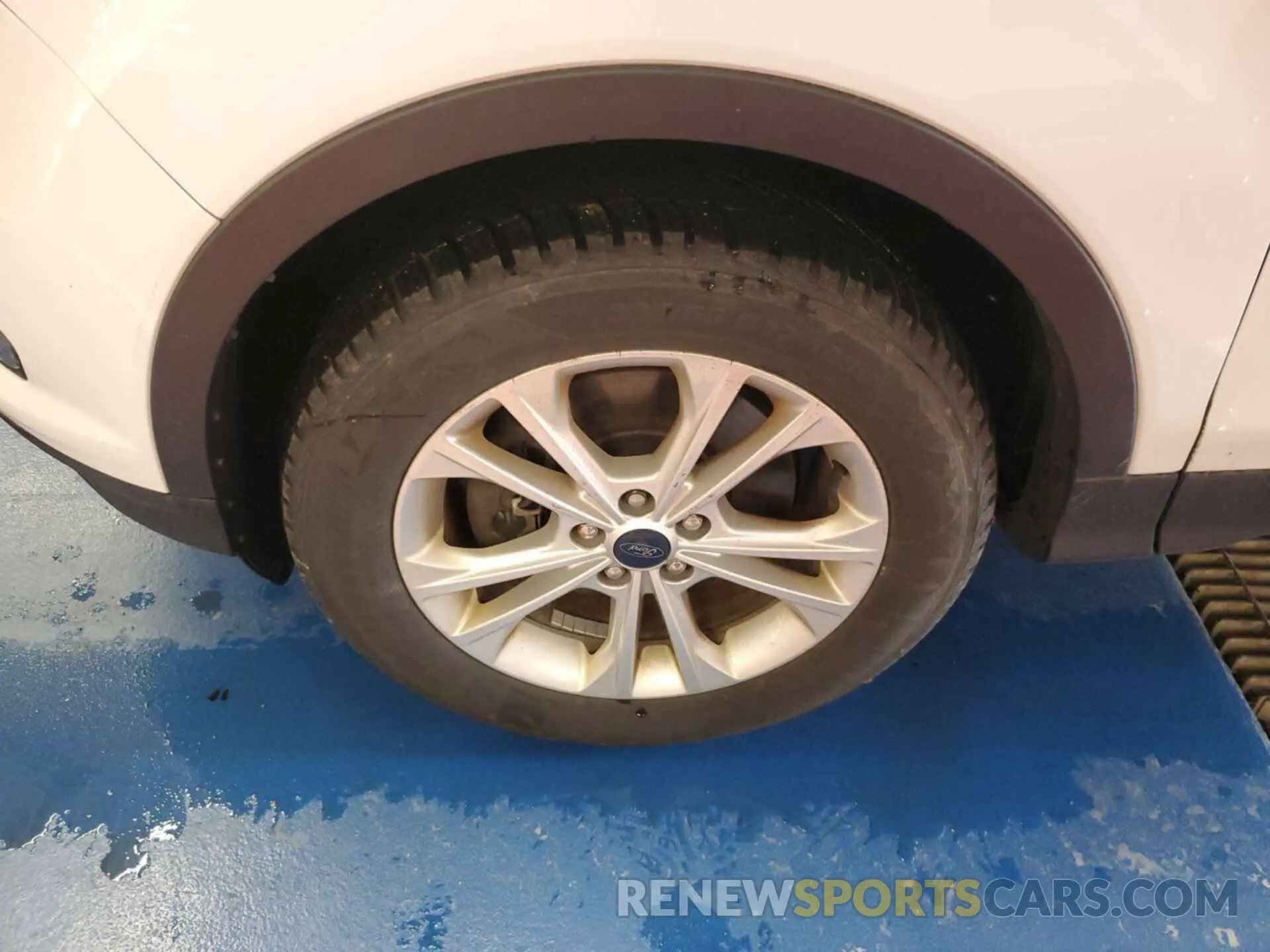 16 Photograph of a damaged car 1FMCU9GD8KUC07726 FORD ESCAPE 2019