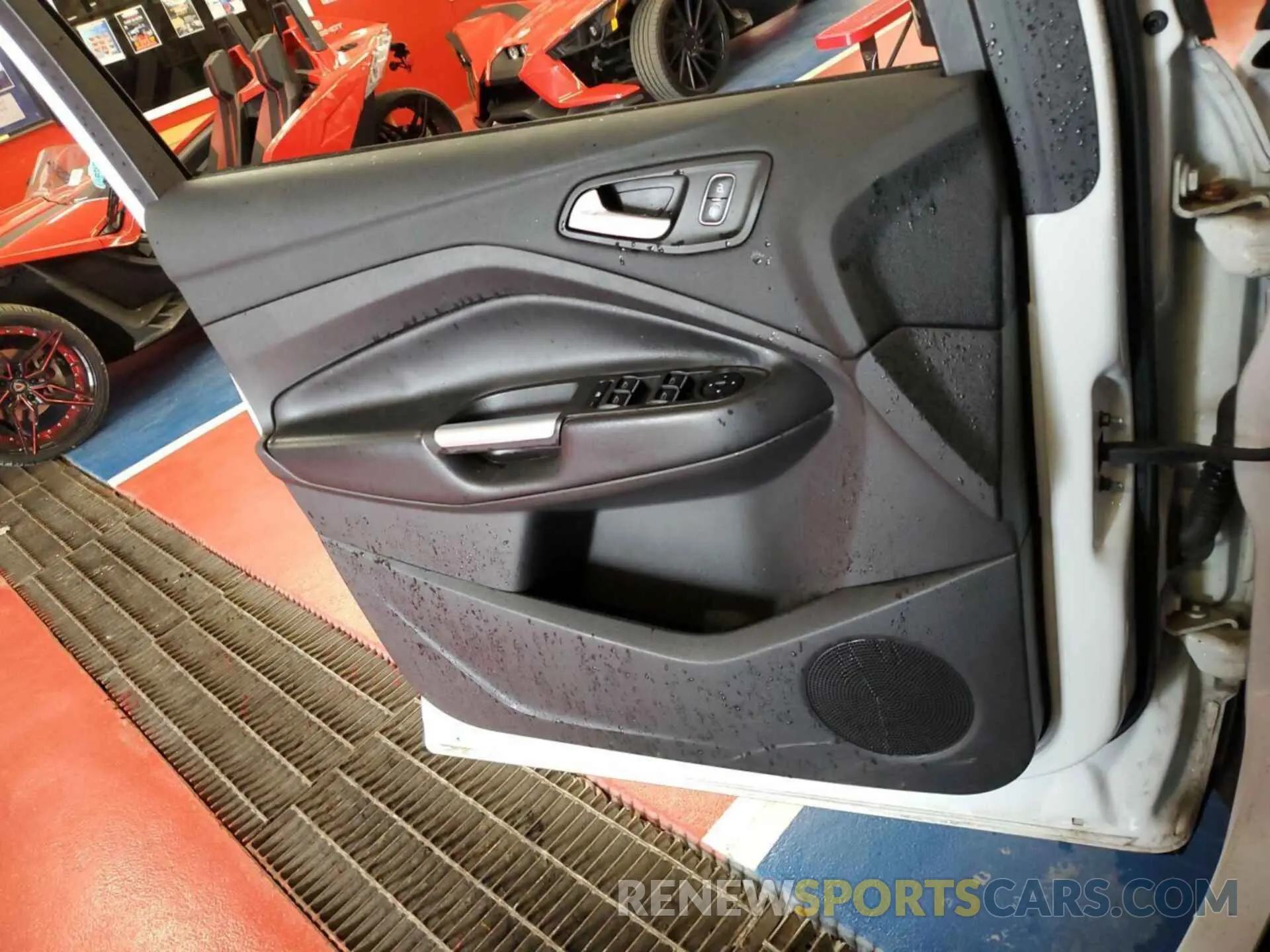 24 Photograph of a damaged car 1FMCU9GD8KUC07726 FORD ESCAPE 2019