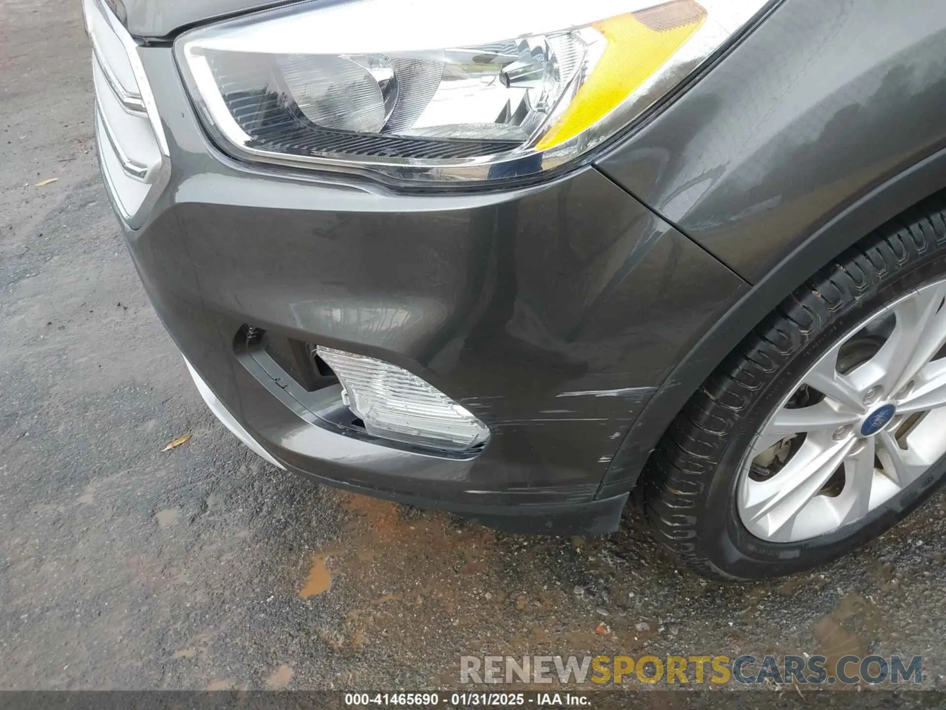 19 Photograph of a damaged car 1FMCU9GD8KUC33968 FORD ESCAPE 2019