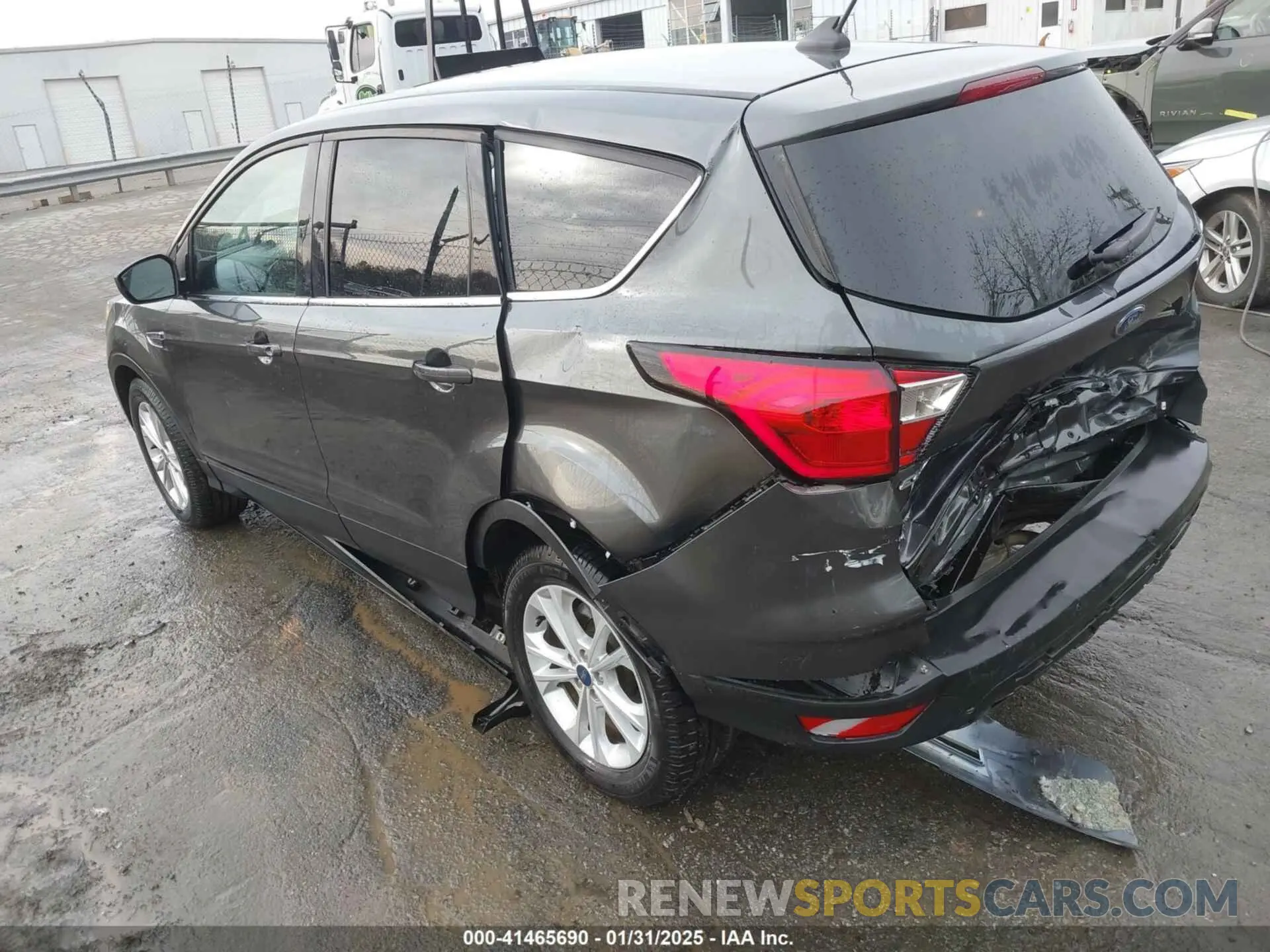 3 Photograph of a damaged car 1FMCU9GD8KUC33968 FORD ESCAPE 2019