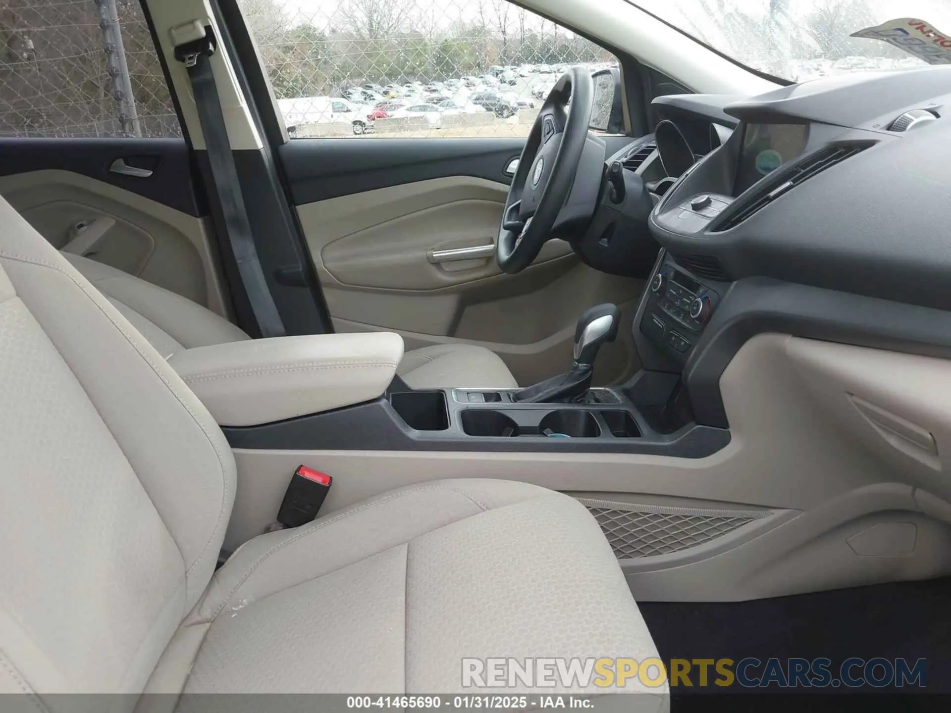 5 Photograph of a damaged car 1FMCU9GD8KUC33968 FORD ESCAPE 2019