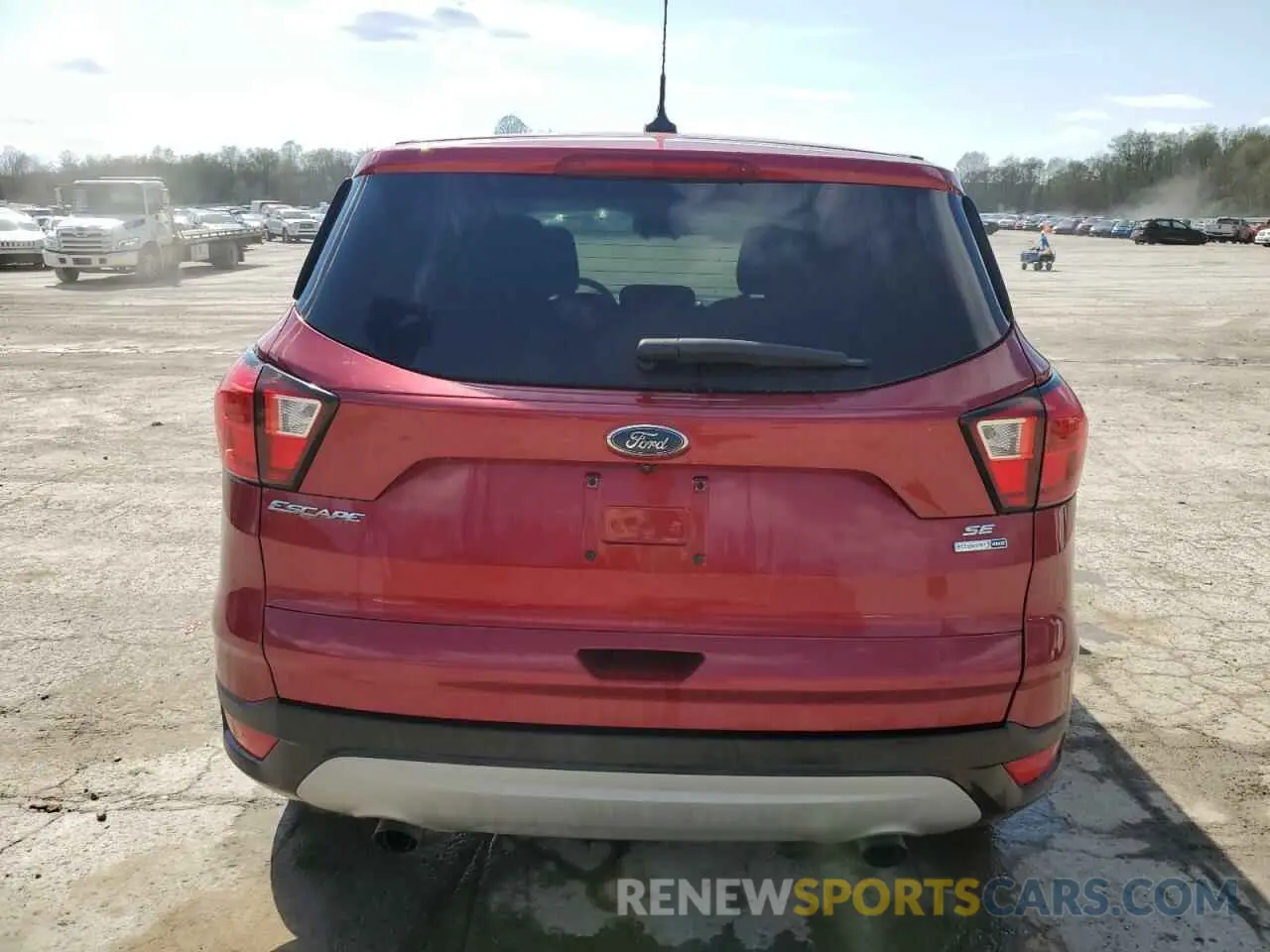 6 Photograph of a damaged car 1FMCU9GD8KUC49085 FORD ESCAPE 2019