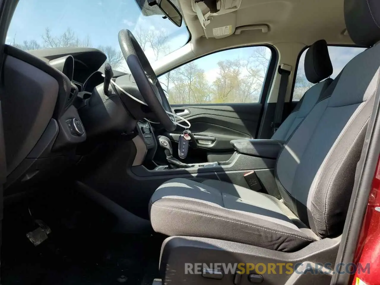 7 Photograph of a damaged car 1FMCU9GD8KUC49085 FORD ESCAPE 2019