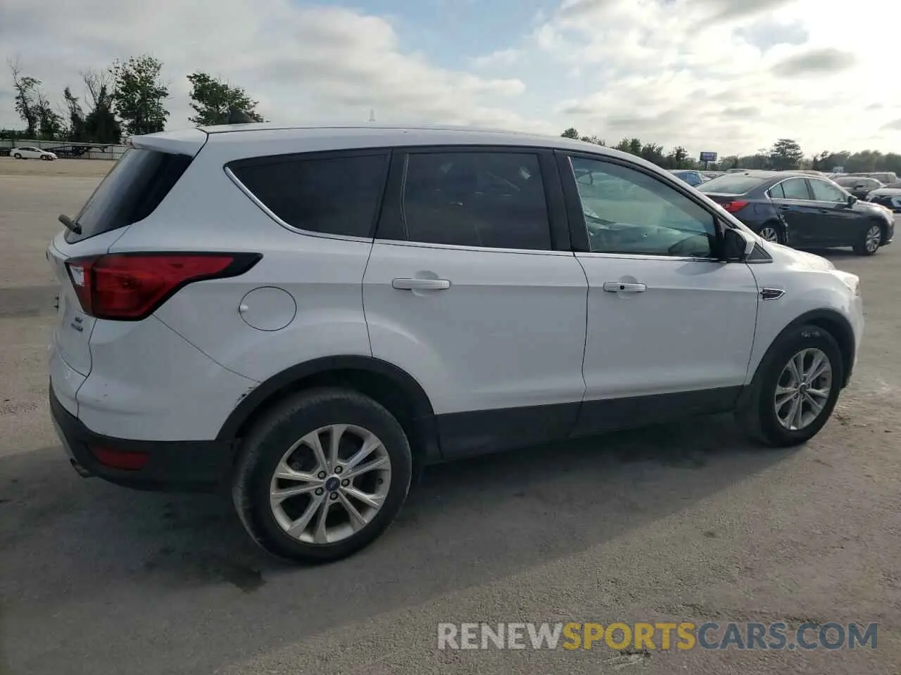 3 Photograph of a damaged car 1FMCU9GD9KUA02481 FORD ESCAPE 2019