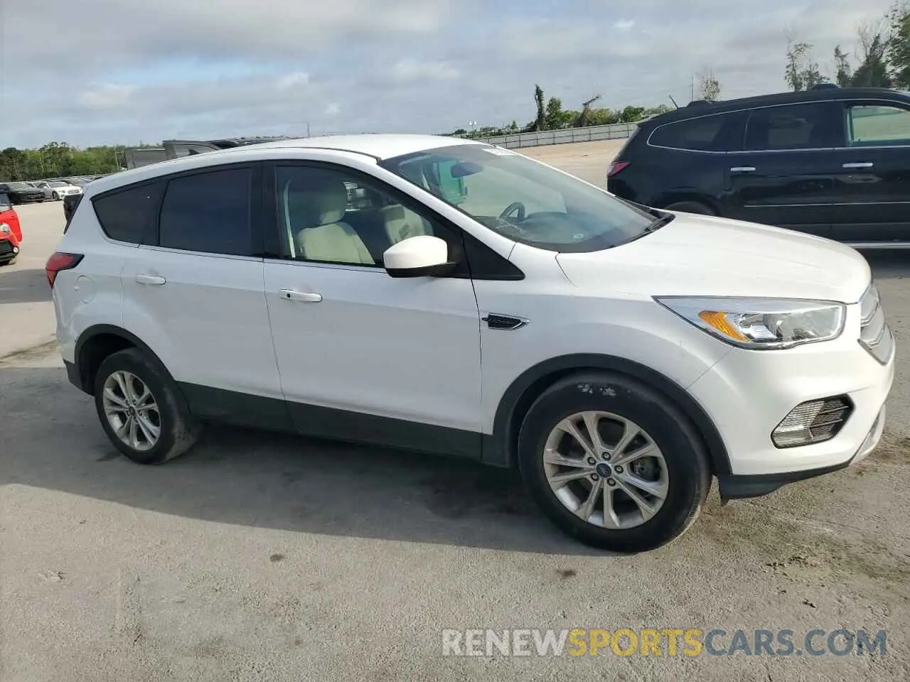 4 Photograph of a damaged car 1FMCU9GD9KUA02481 FORD ESCAPE 2019