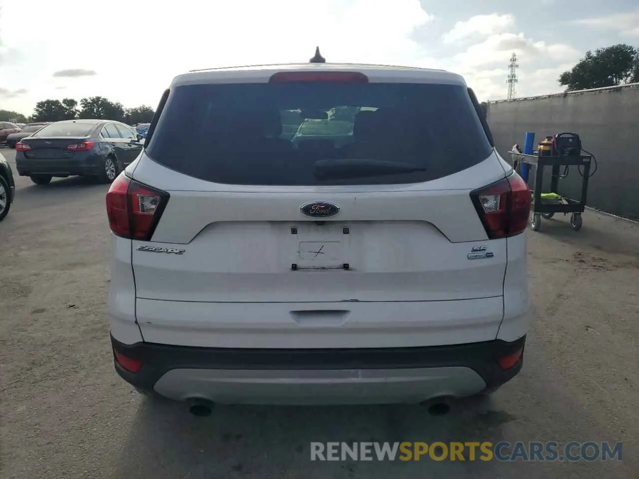 6 Photograph of a damaged car 1FMCU9GD9KUA02481 FORD ESCAPE 2019