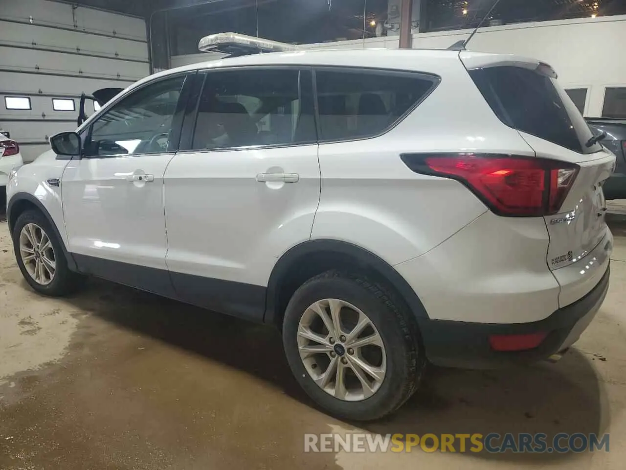 2 Photograph of a damaged car 1FMCU9GD9KUA05798 FORD ESCAPE 2019
