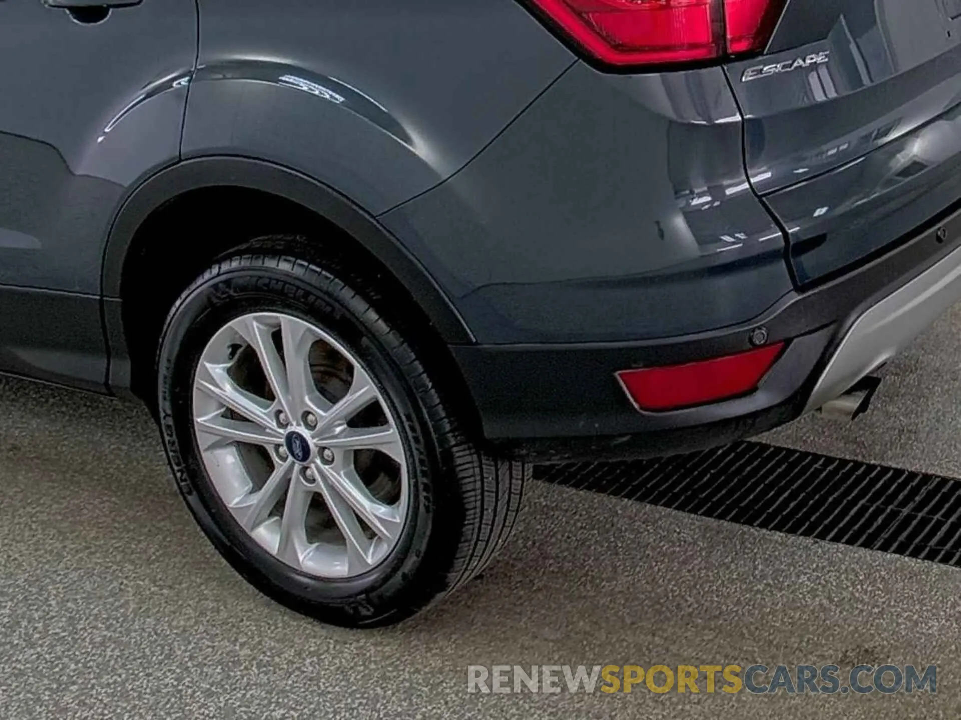 2 Photograph of a damaged car 1FMCU9GD9KUA54757 FORD ESCAPE 2019