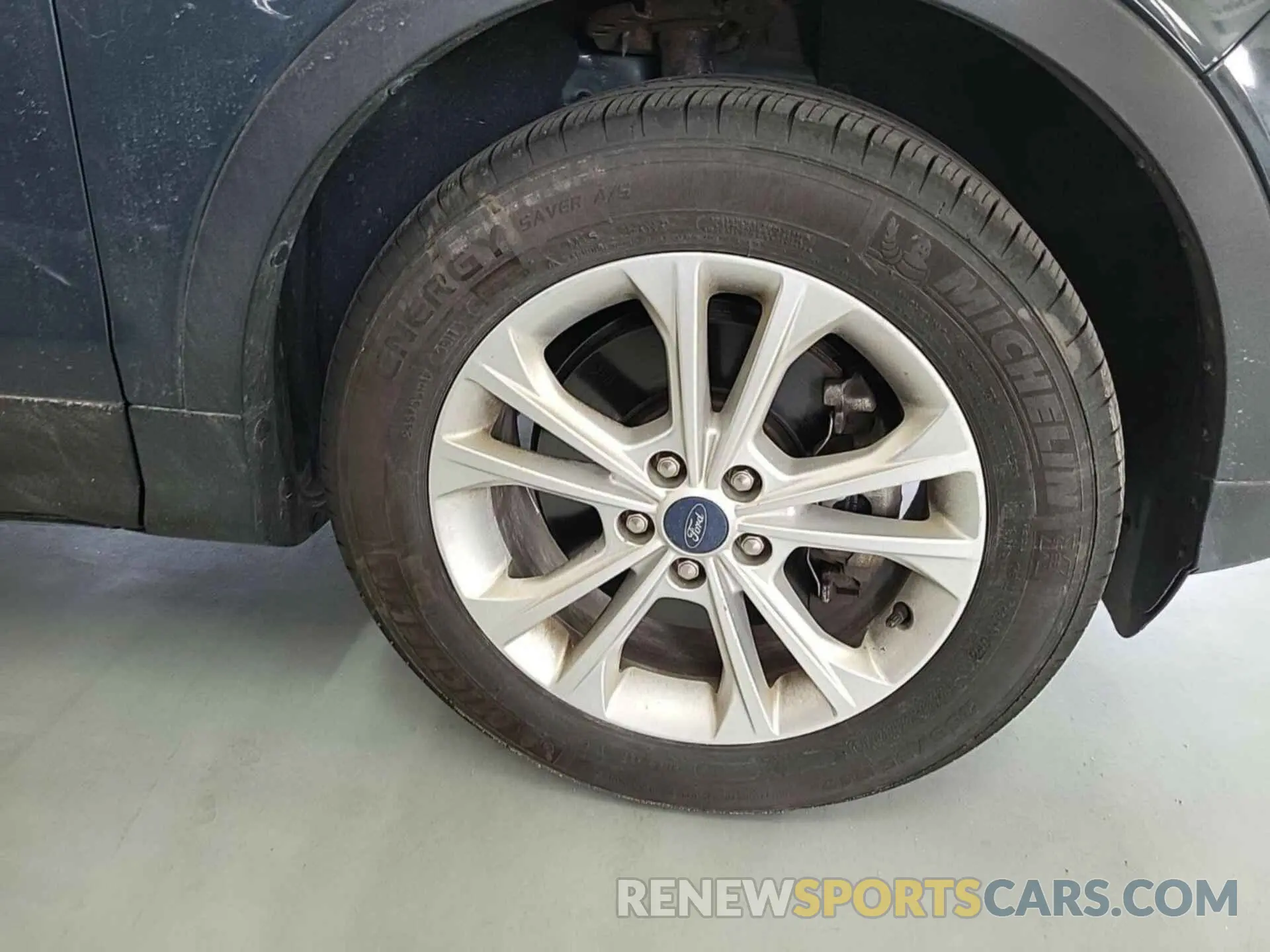 21 Photograph of a damaged car 1FMCU9GD9KUA54757 FORD ESCAPE 2019