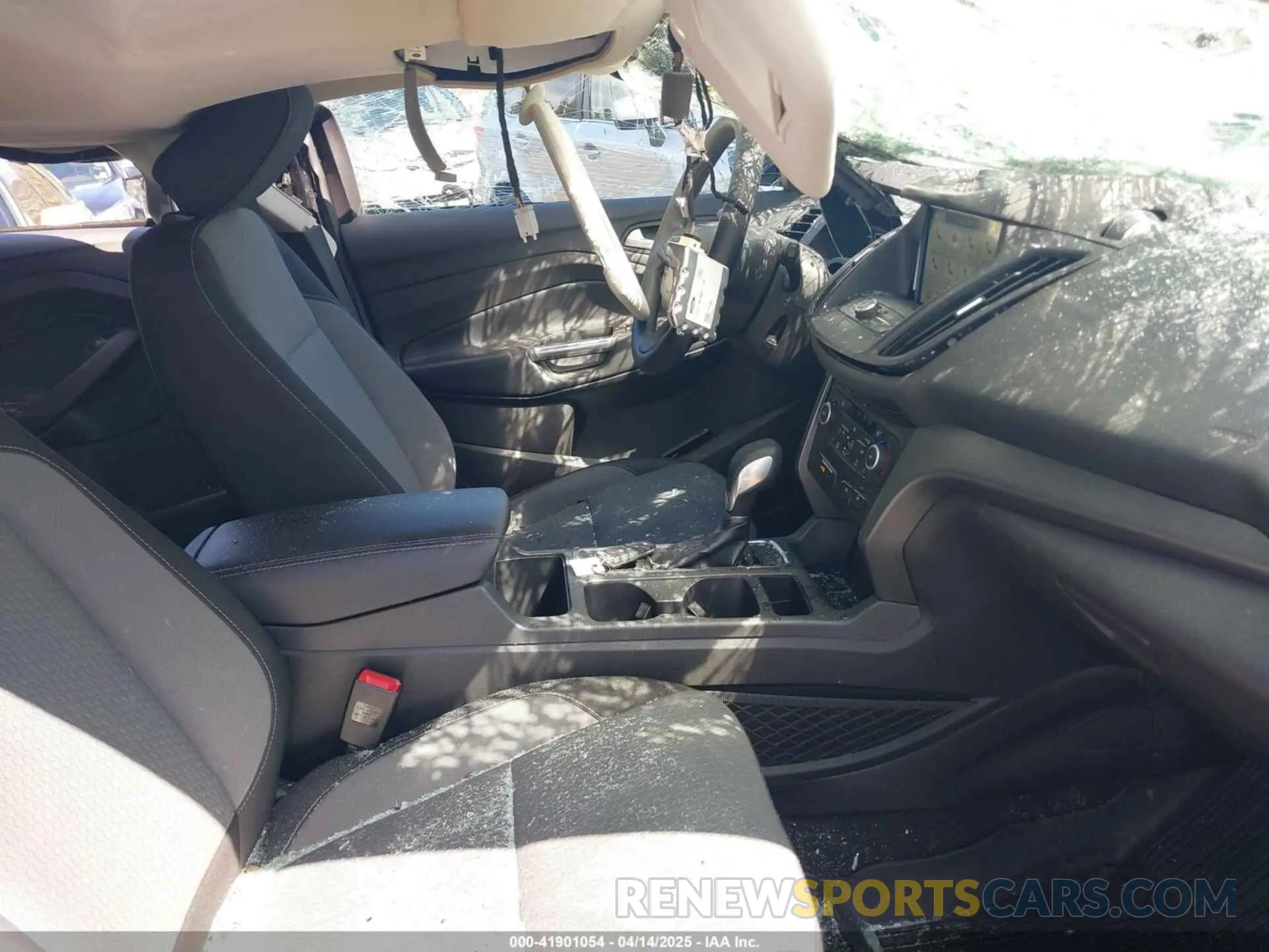 5 Photograph of a damaged car 1FMCU9GD9KUA66049 FORD ESCAPE 2019