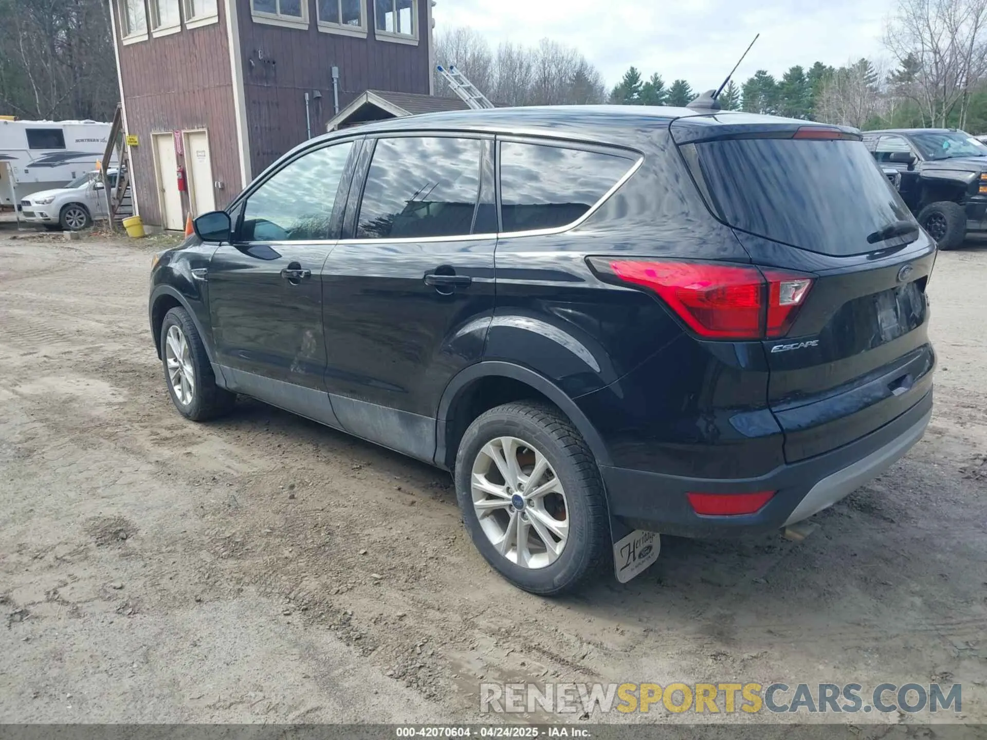 3 Photograph of a damaged car 1FMCU9GD9KUA66116 FORD ESCAPE 2019