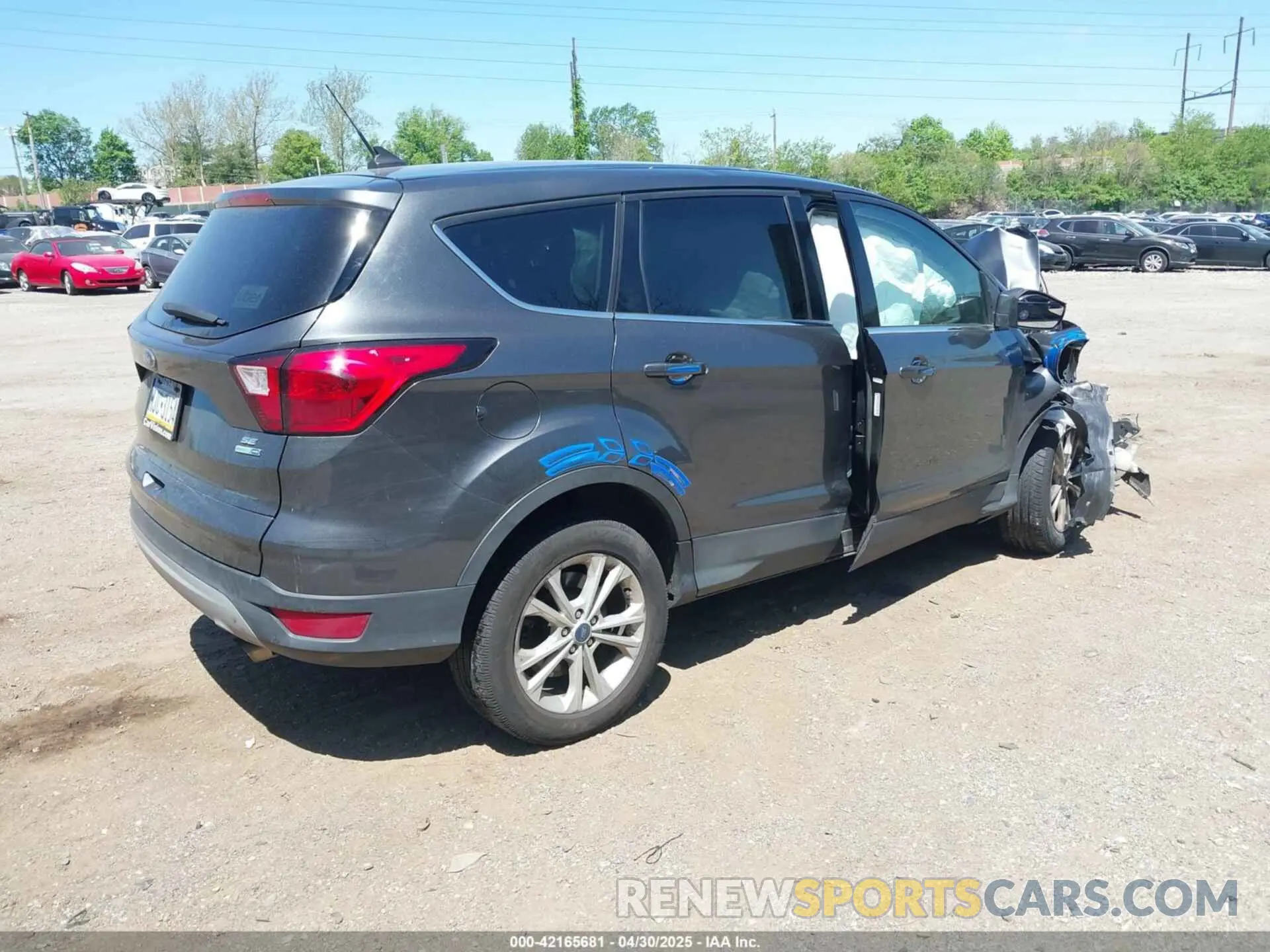 4 Photograph of a damaged car 1FMCU9GD9KUA70330 FORD ESCAPE 2019