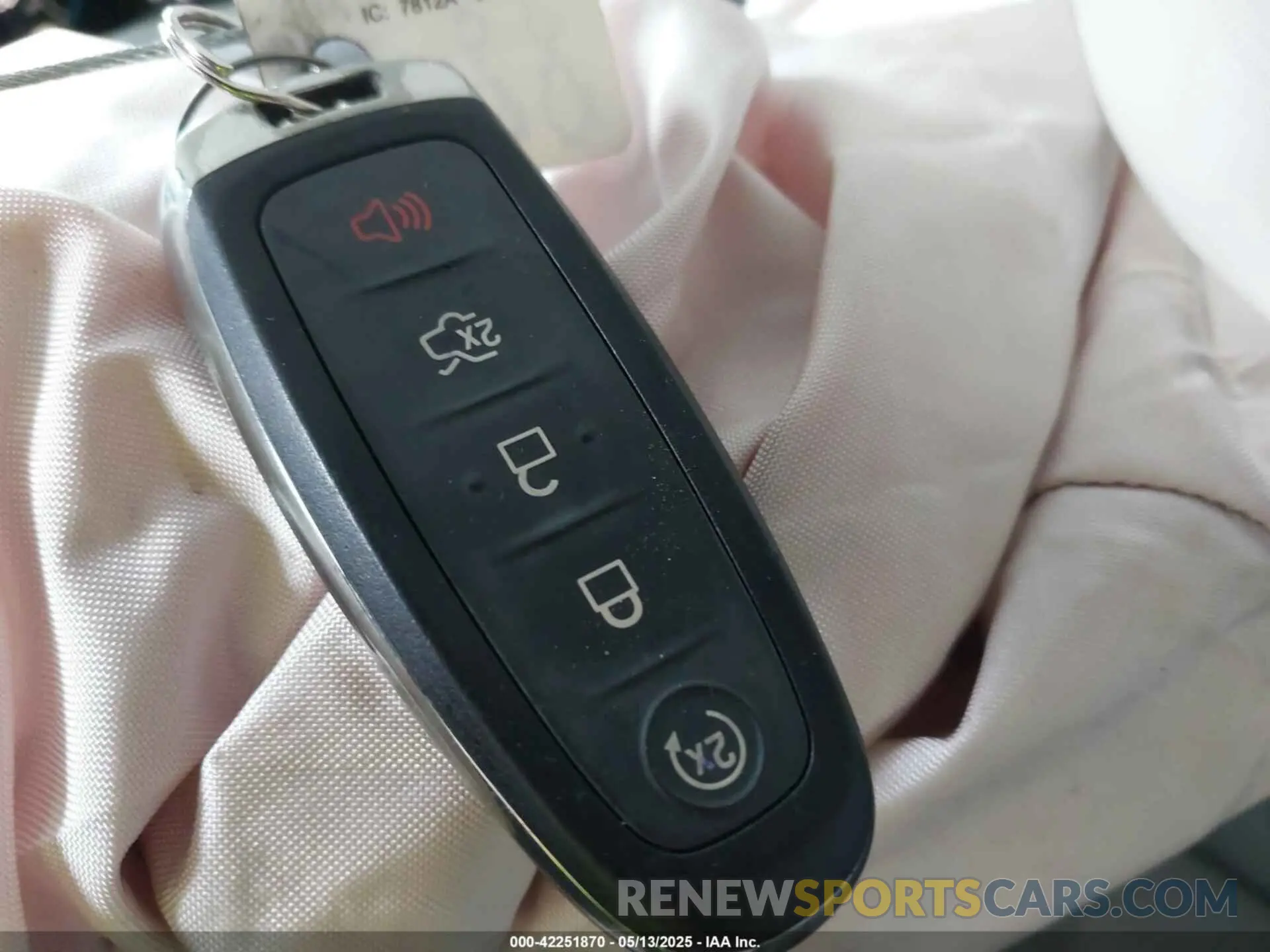 11 Photograph of a damaged car 1FMCU9GD9KUA91470 FORD ESCAPE 2019