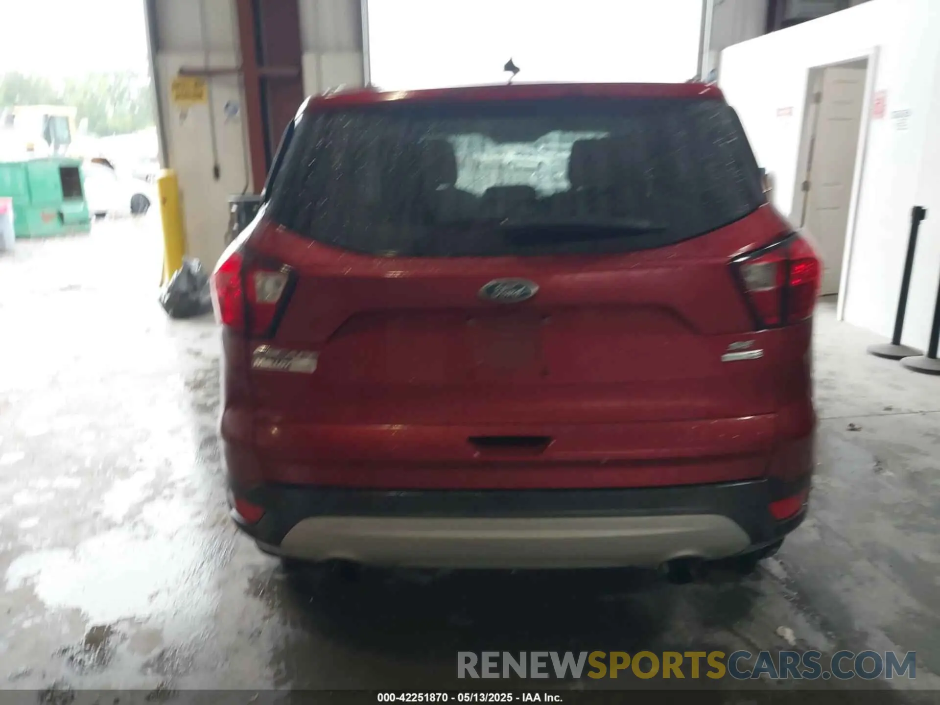 16 Photograph of a damaged car 1FMCU9GD9KUA91470 FORD ESCAPE 2019