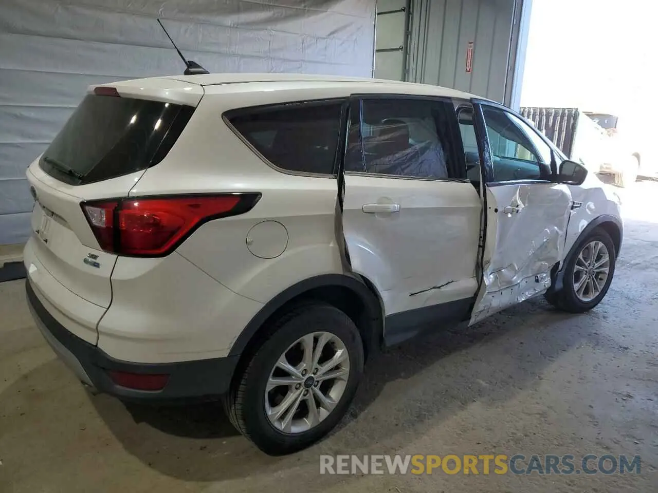 3 Photograph of a damaged car 1FMCU9GD9KUA94367 FORD ESCAPE 2019