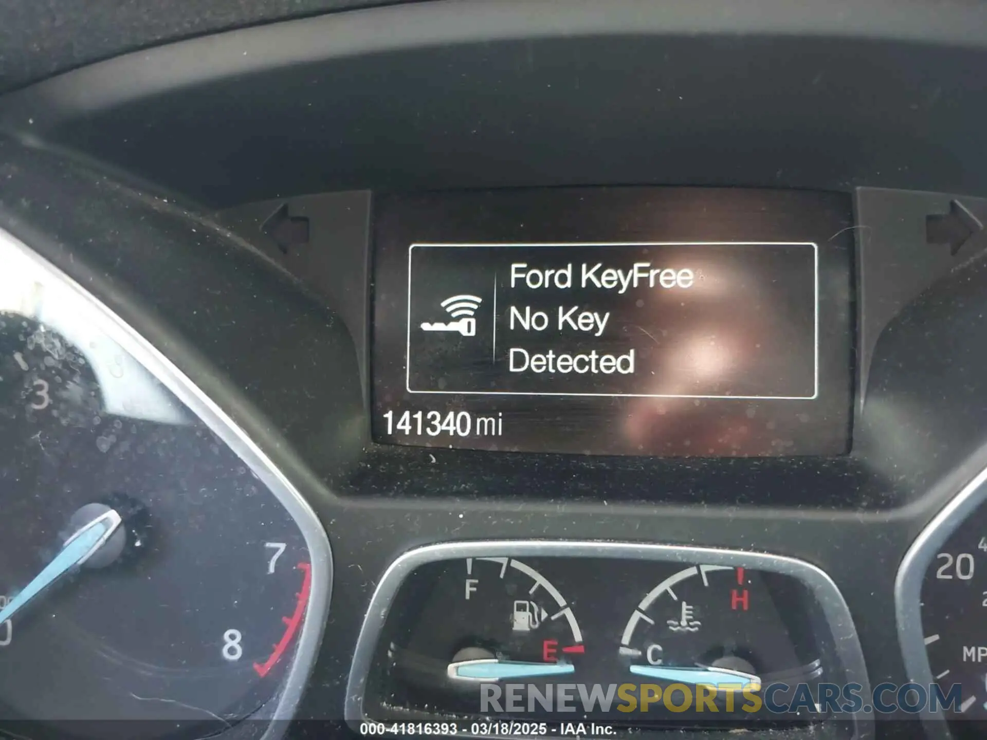 15 Photograph of a damaged car 1FMCU9GD9KUB11314 FORD ESCAPE 2019