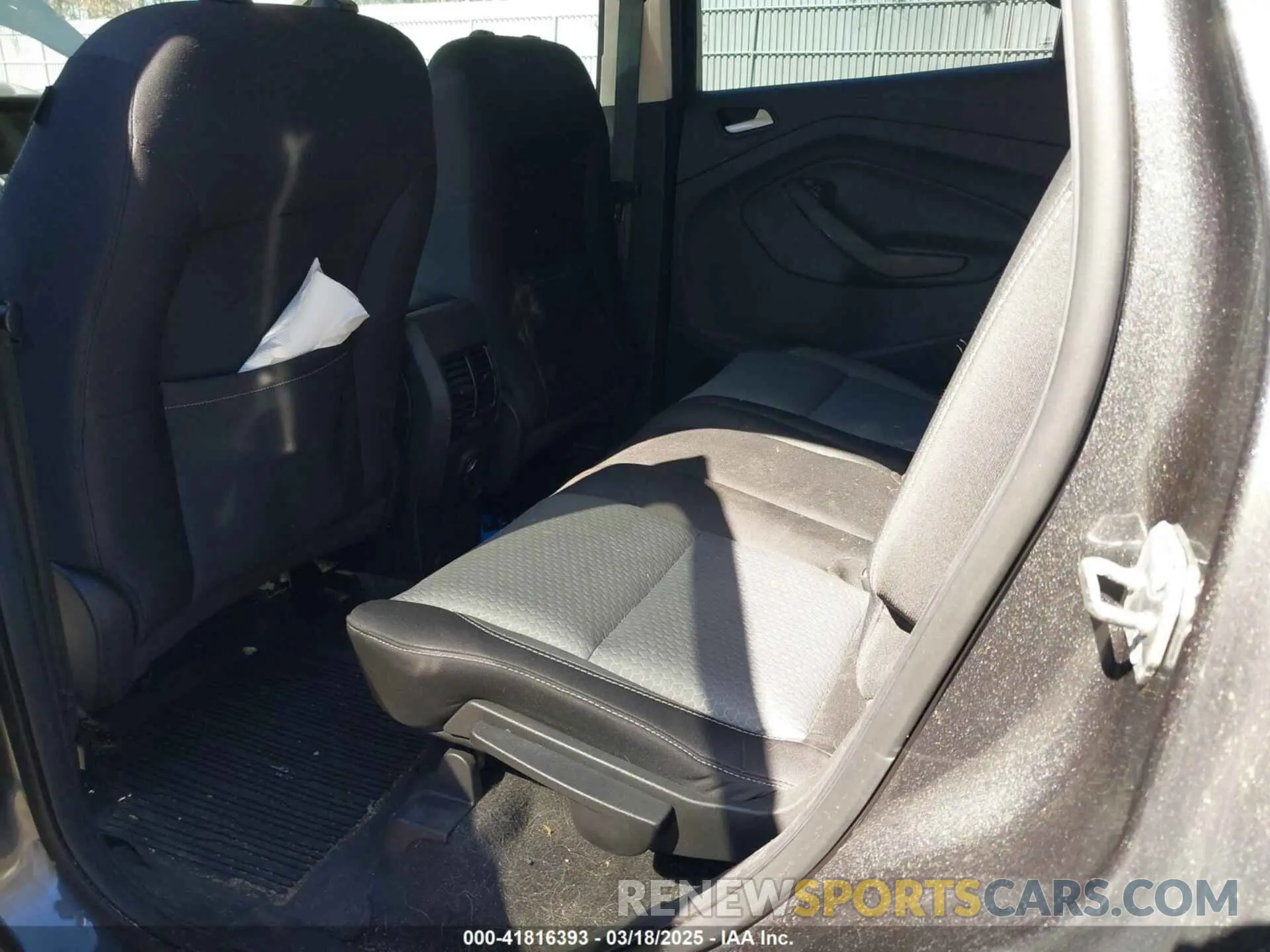 8 Photograph of a damaged car 1FMCU9GD9KUB11314 FORD ESCAPE 2019