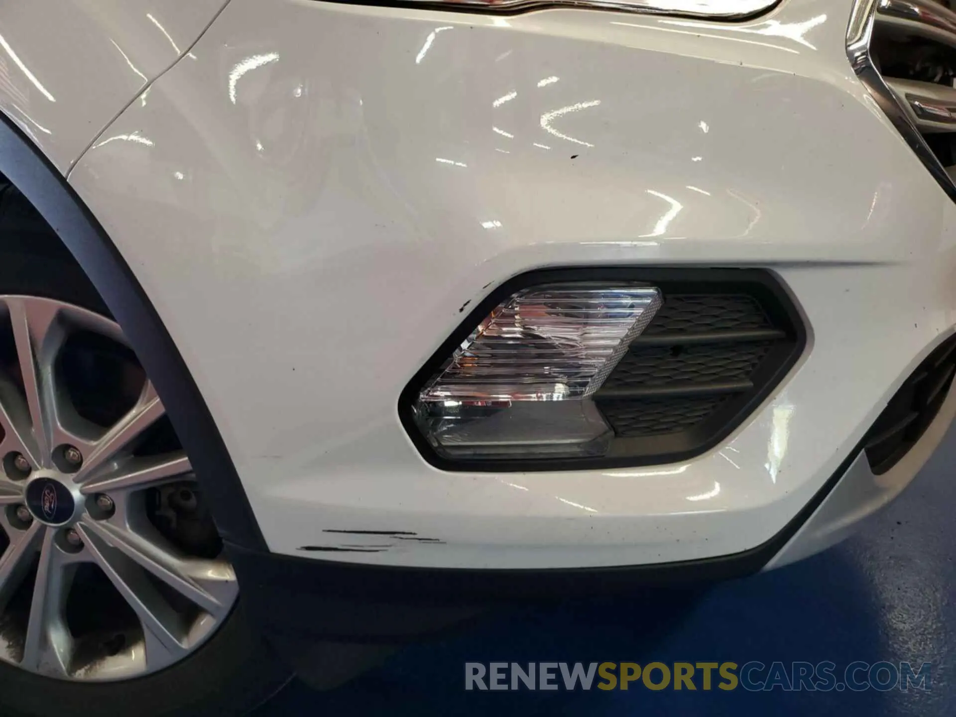 15 Photograph of a damaged car 1FMCU9GD9KUB11829 FORD ESCAPE 2019