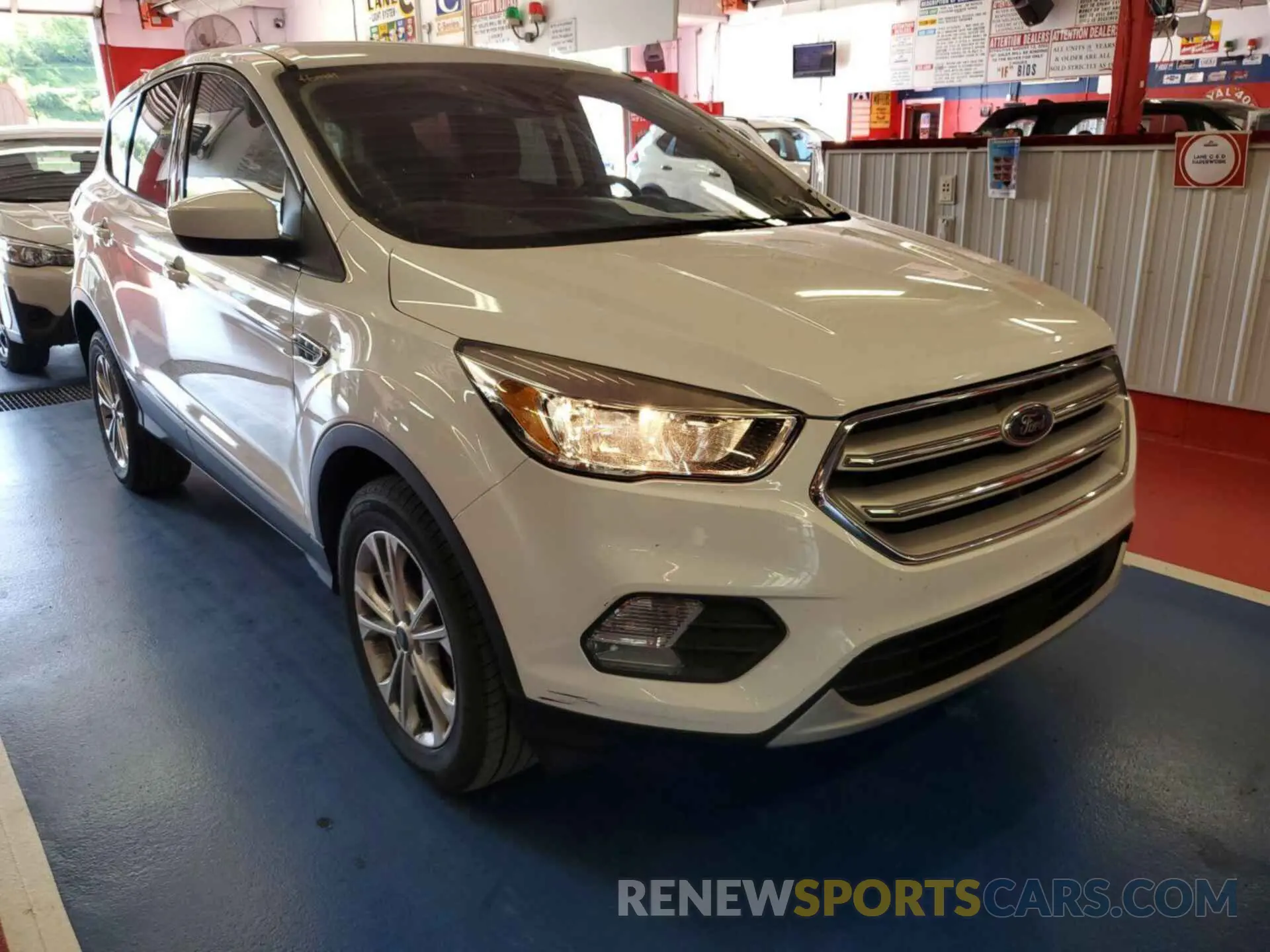 9 Photograph of a damaged car 1FMCU9GD9KUB11829 FORD ESCAPE 2019