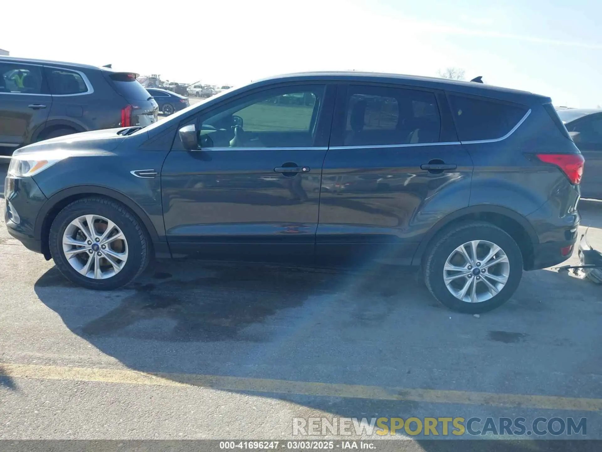 14 Photograph of a damaged car 1FMCU9GD9KUB14228 FORD ESCAPE 2019