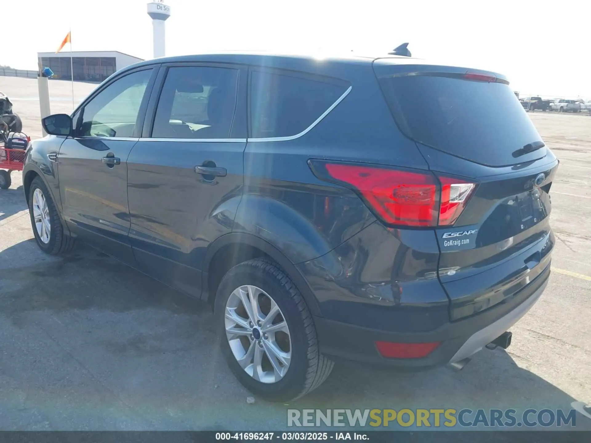 3 Photograph of a damaged car 1FMCU9GD9KUB14228 FORD ESCAPE 2019