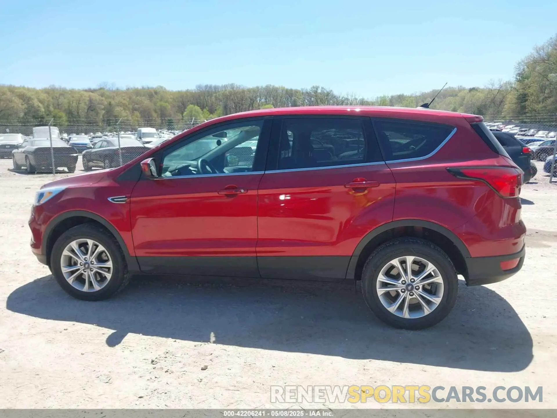 15 Photograph of a damaged car 1FMCU9GD9KUB22426 FORD ESCAPE 2019