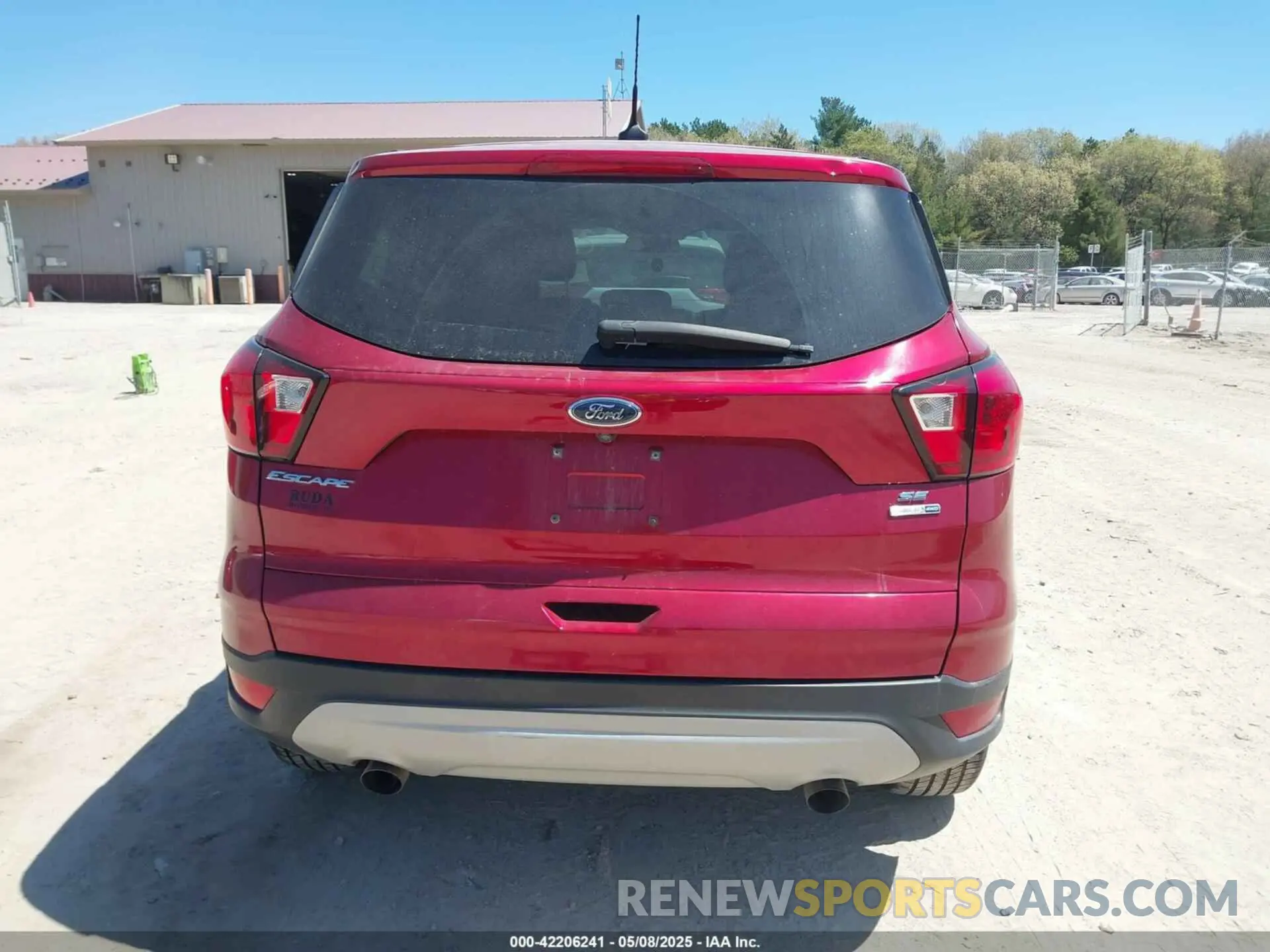 17 Photograph of a damaged car 1FMCU9GD9KUB22426 FORD ESCAPE 2019