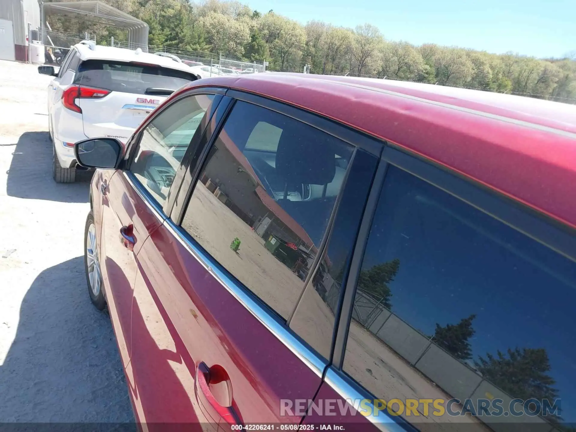 20 Photograph of a damaged car 1FMCU9GD9KUB22426 FORD ESCAPE 2019