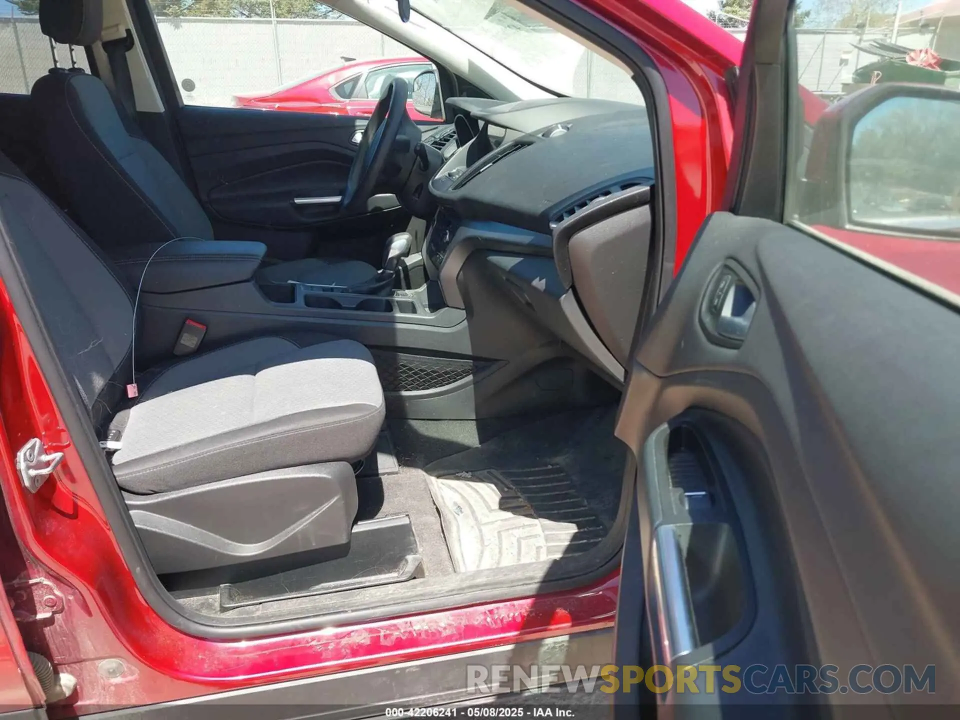 5 Photograph of a damaged car 1FMCU9GD9KUB22426 FORD ESCAPE 2019