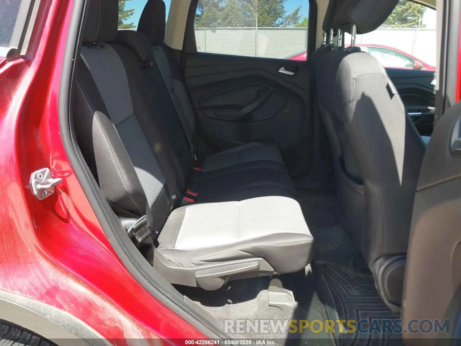 8 Photograph of a damaged car 1FMCU9GD9KUB22426 FORD ESCAPE 2019