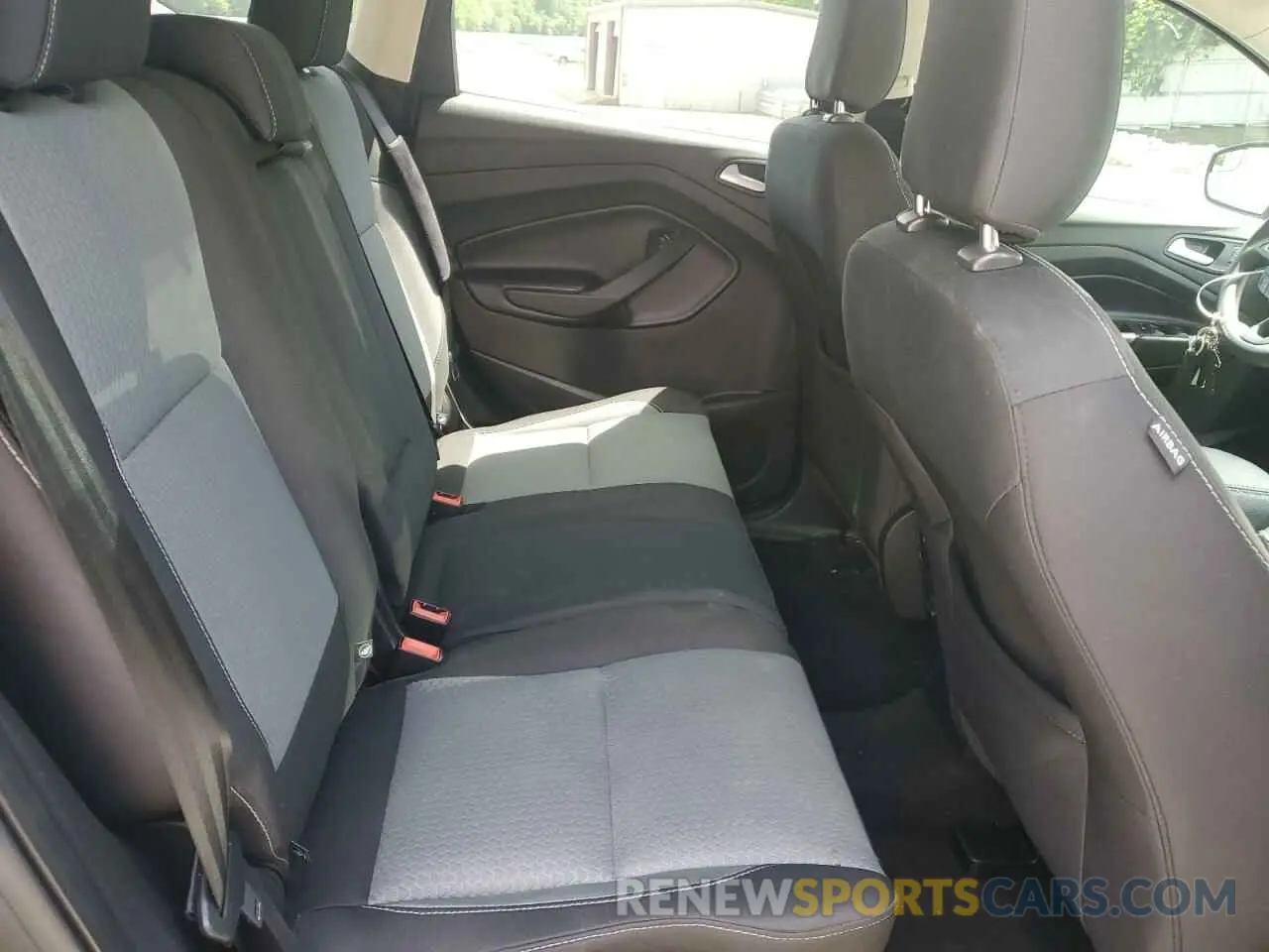 10 Photograph of a damaged car 1FMCU9GD9KUB30526 FORD ESCAPE 2019