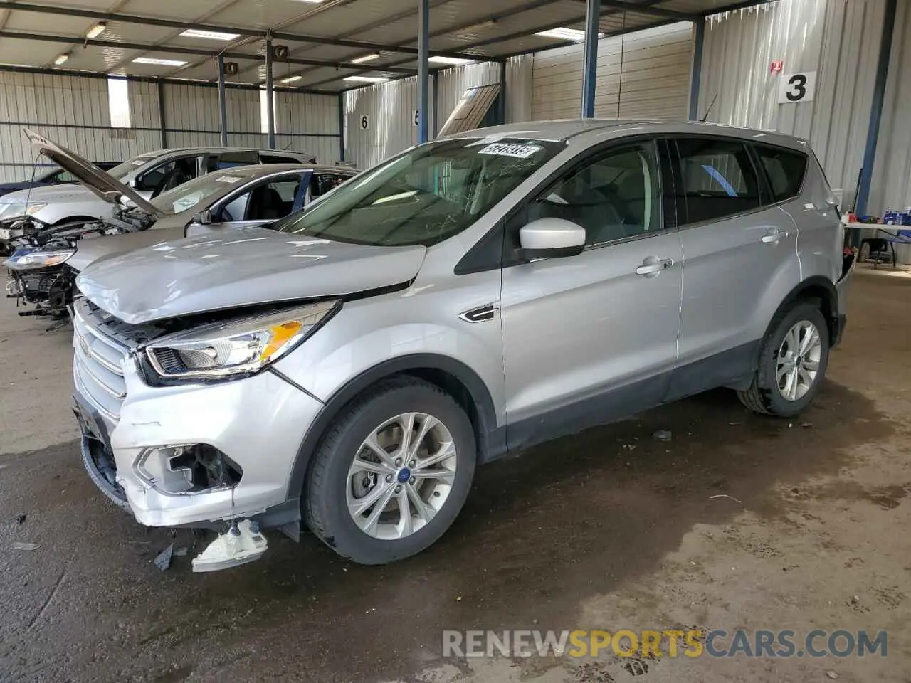 1 Photograph of a damaged car 1FMCU9GD9KUB31174 FORD ESCAPE 2019