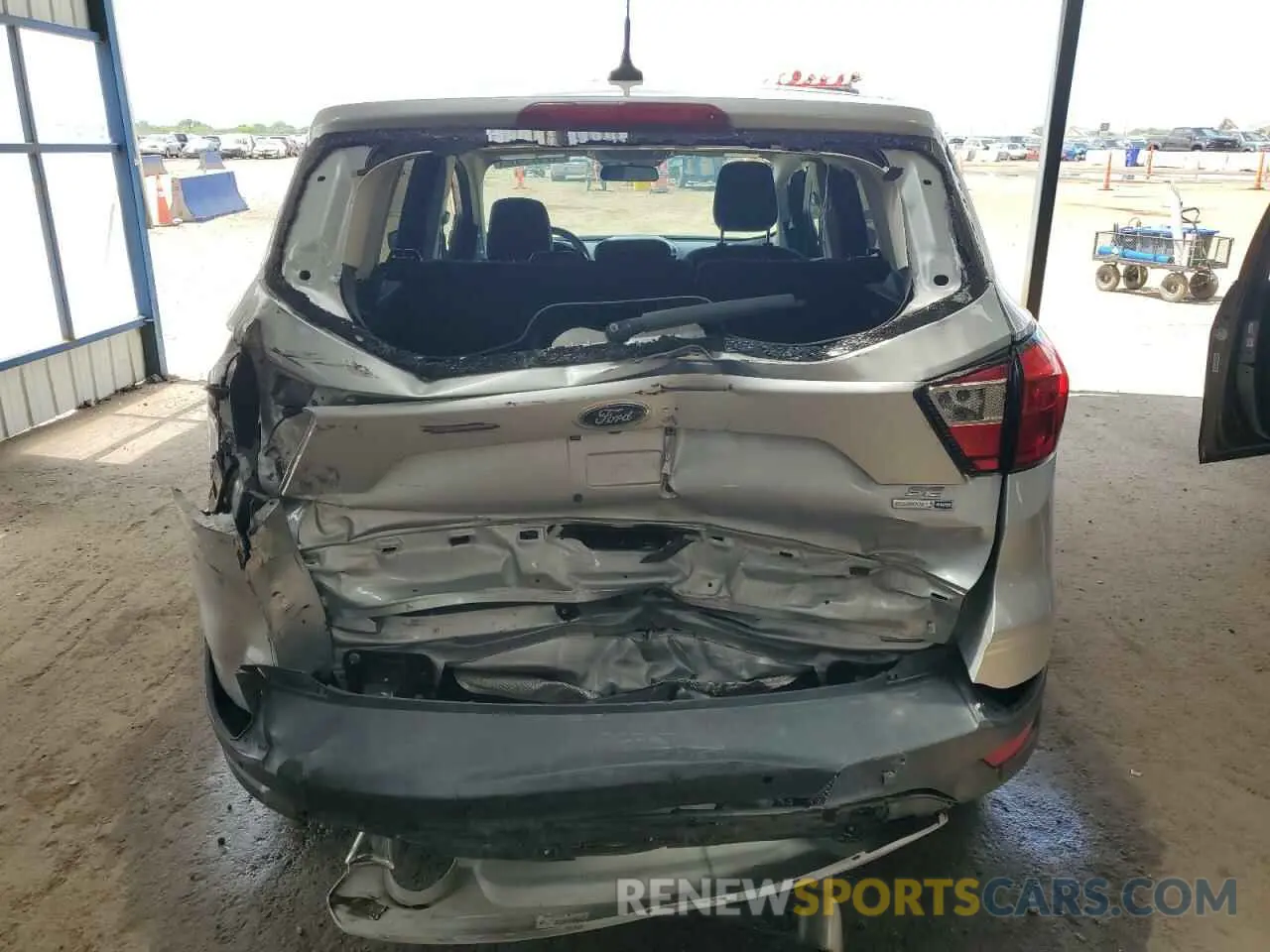 6 Photograph of a damaged car 1FMCU9GD9KUB31174 FORD ESCAPE 2019