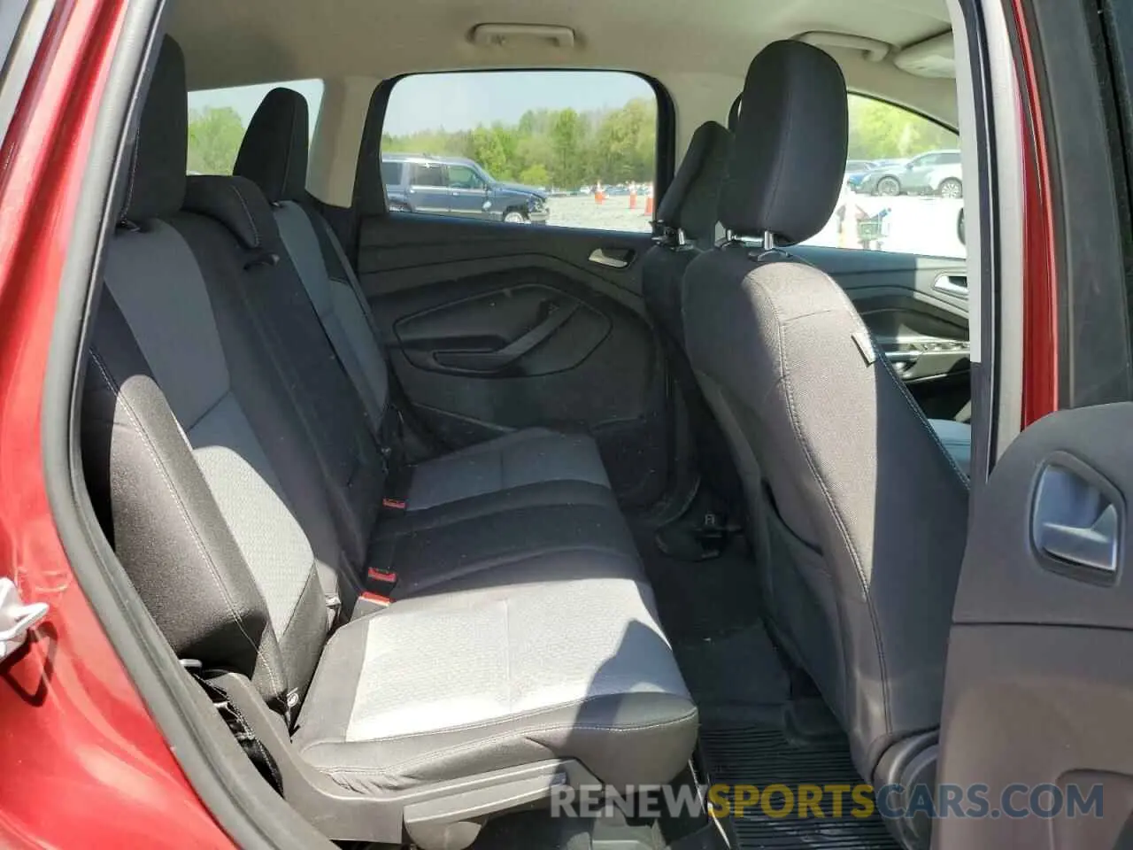 10 Photograph of a damaged car 1FMCU9GD9KUC17505 FORD ESCAPE 2019