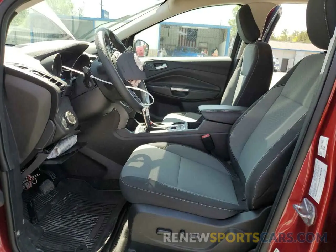 7 Photograph of a damaged car 1FMCU9GD9KUC17505 FORD ESCAPE 2019