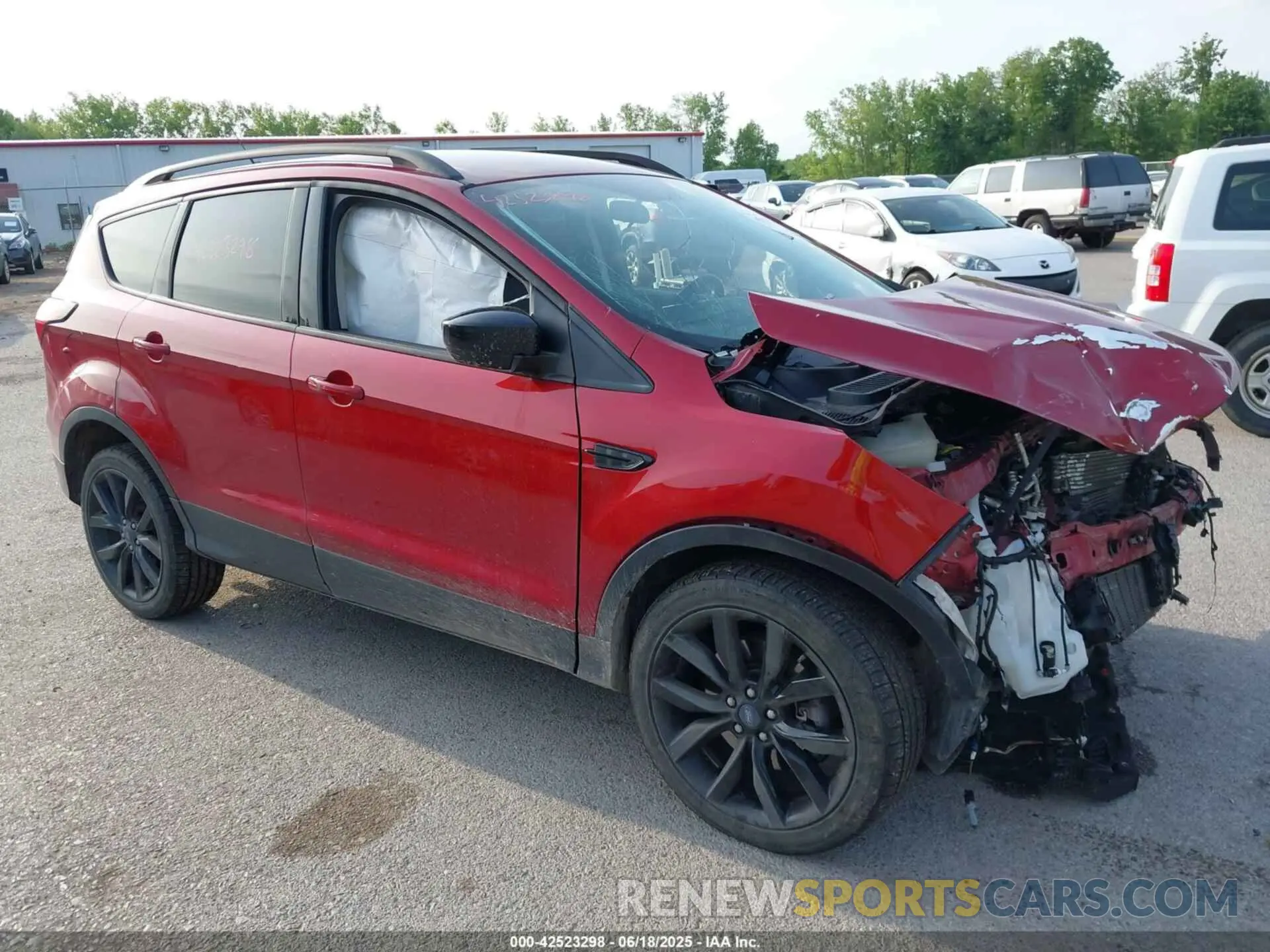 1 Photograph of a damaged car 1FMCU9GD9KUC43974 FORD ESCAPE 2019