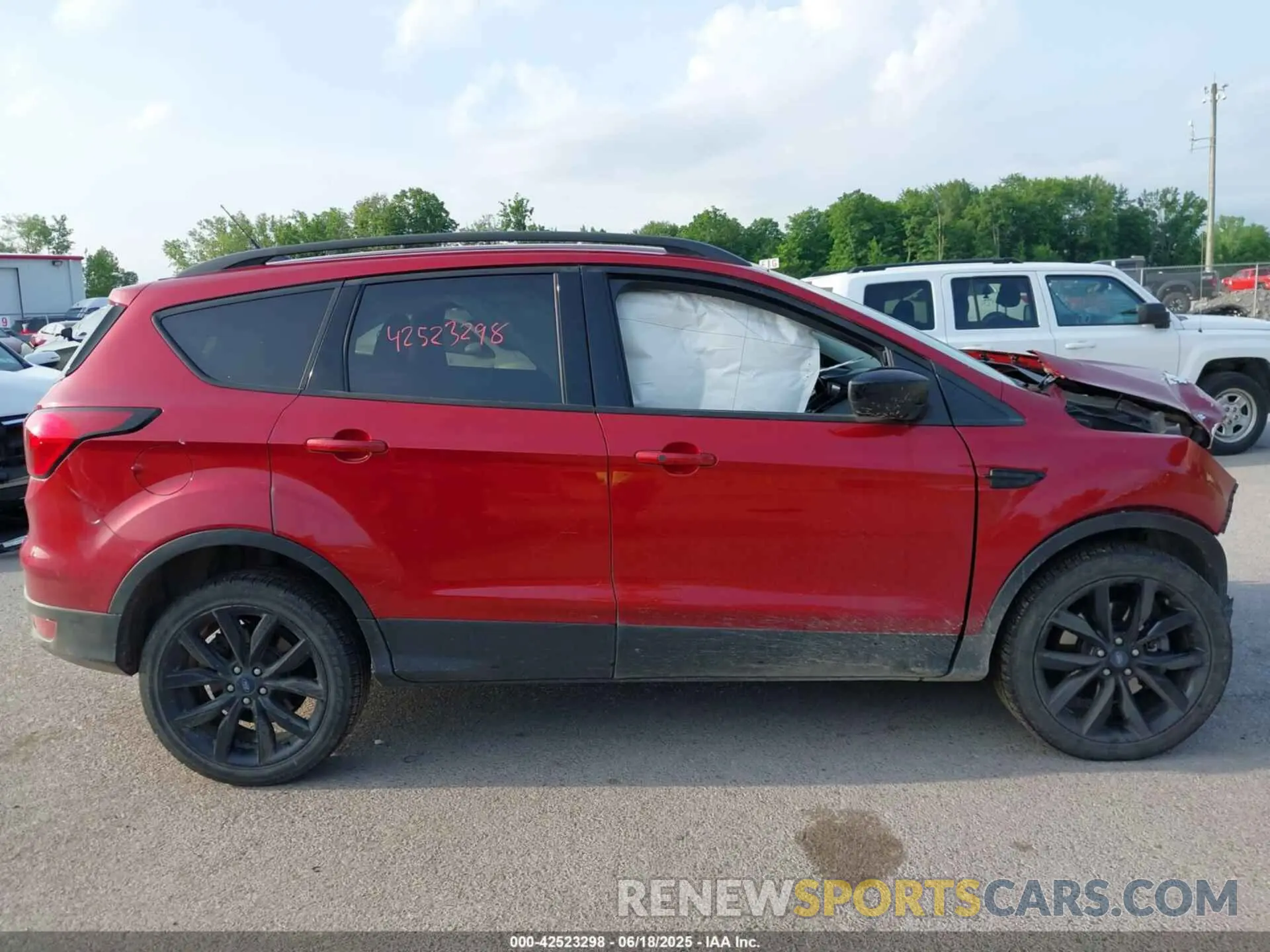 13 Photograph of a damaged car 1FMCU9GD9KUC43974 FORD ESCAPE 2019