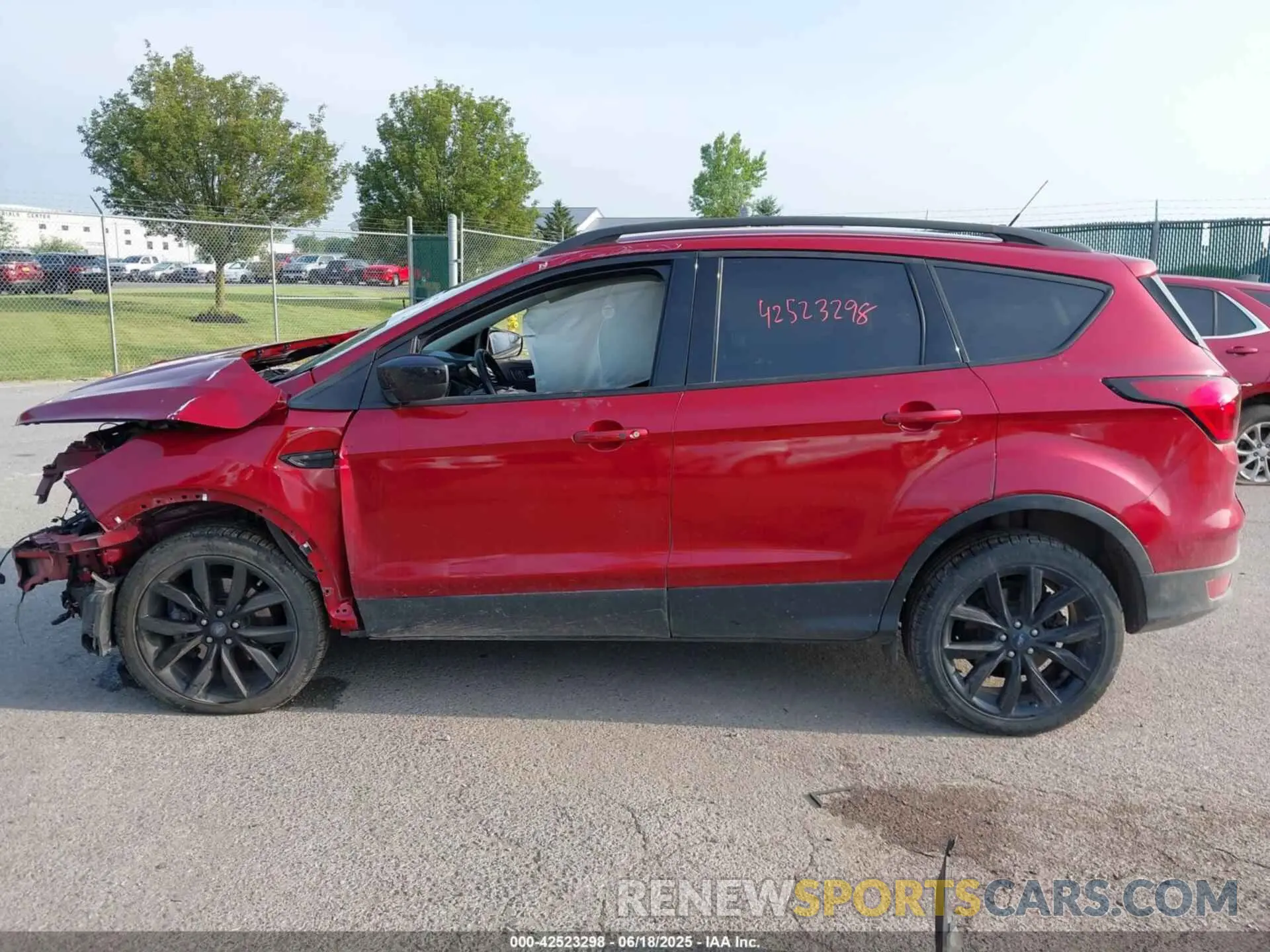 14 Photograph of a damaged car 1FMCU9GD9KUC43974 FORD ESCAPE 2019
