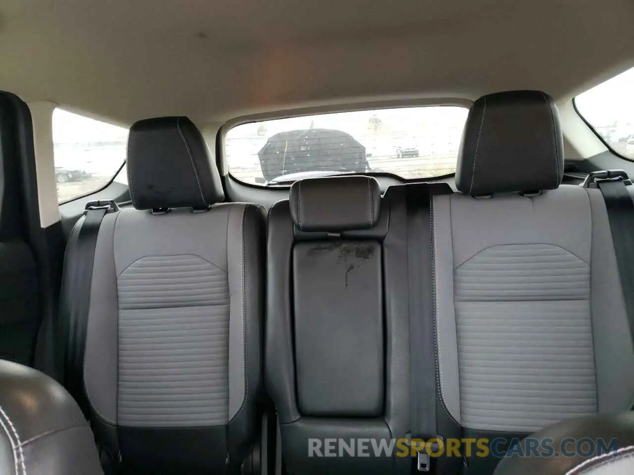 10 Photograph of a damaged car 1FMCU9GD9KUC49239 FORD ESCAPE 2019