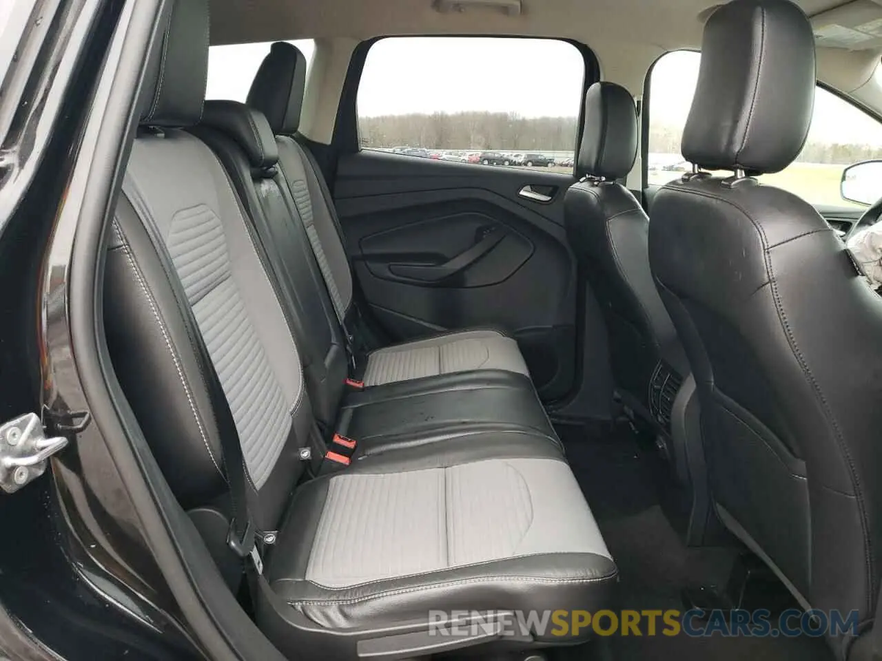 11 Photograph of a damaged car 1FMCU9GD9KUC49239 FORD ESCAPE 2019