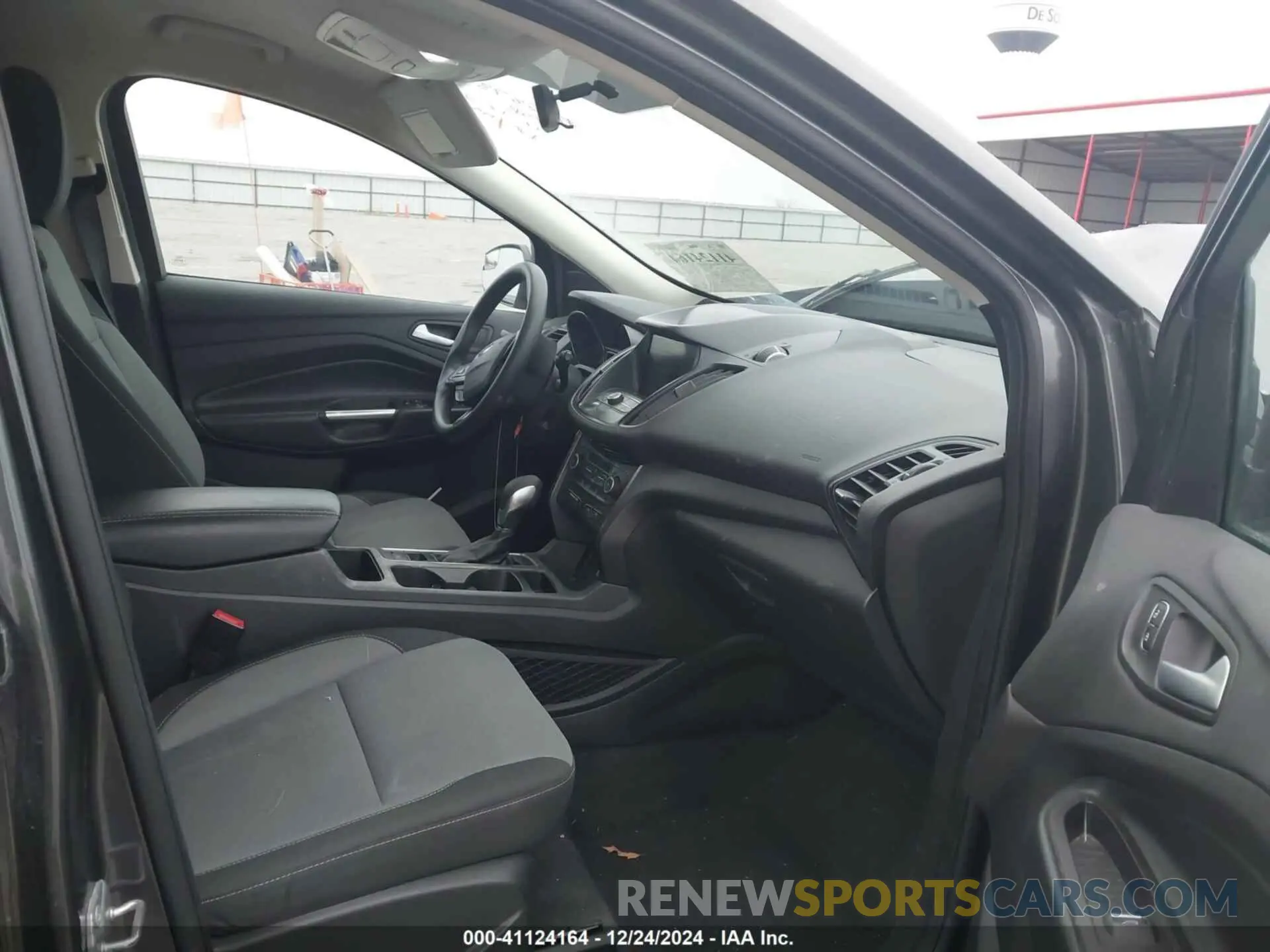 5 Photograph of a damaged car 1FMCU9GD9KUC53338 FORD ESCAPE 2019