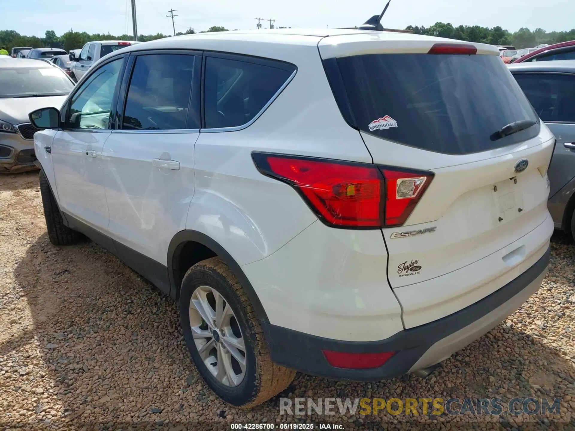 3 Photograph of a damaged car 1FMCU9GDXKUA29656 FORD ESCAPE 2019