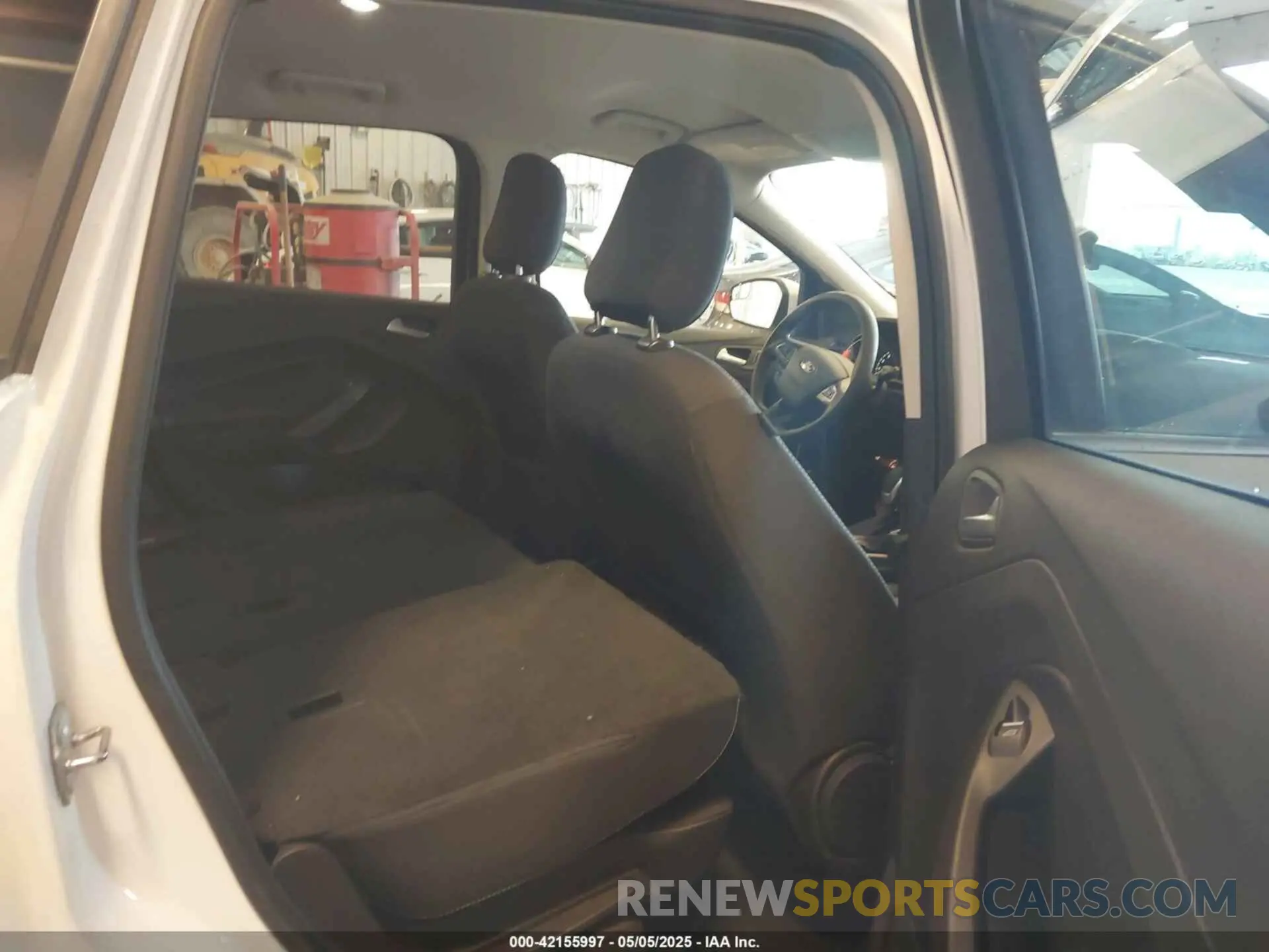 8 Photograph of a damaged car 1FMCU9GDXKUA97147 FORD ESCAPE 2019