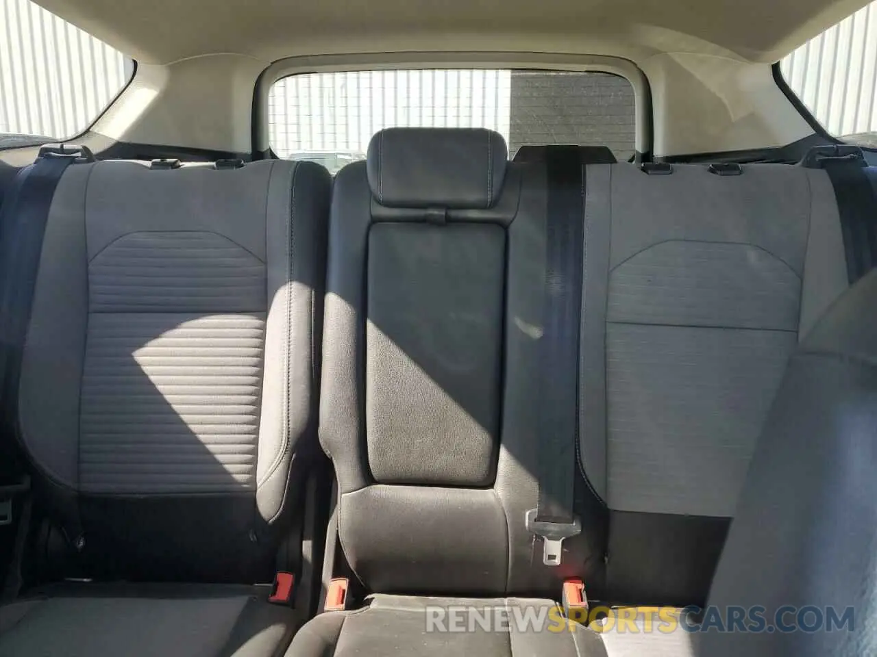 10 Photograph of a damaged car 1FMCU9GDXKUB18790 FORD ESCAPE 2019