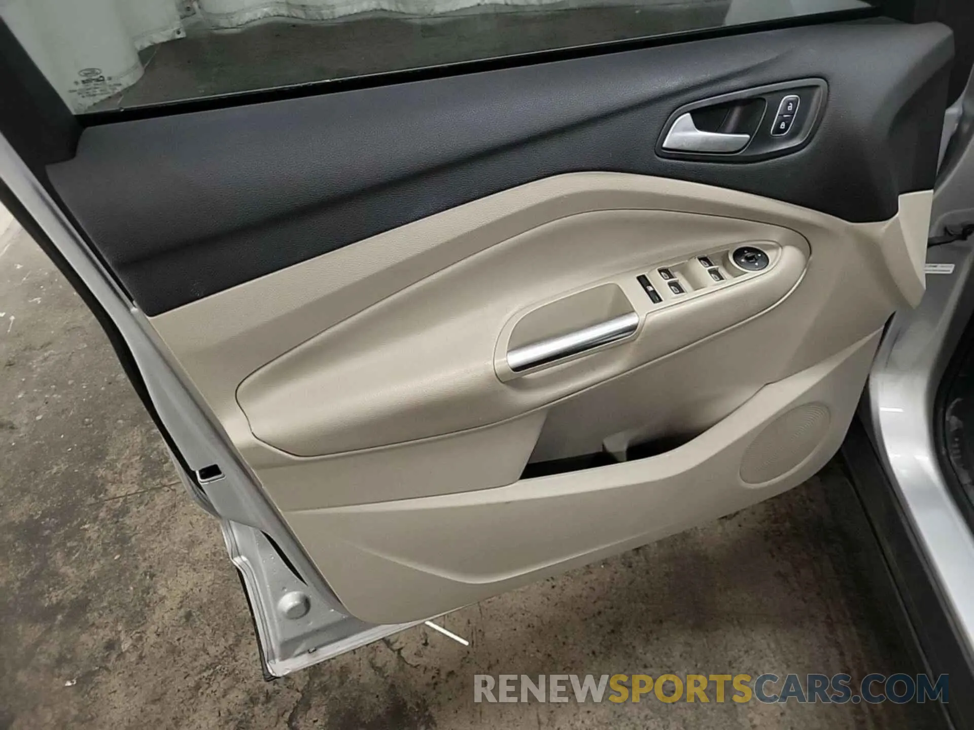 12 Photograph of a damaged car 1FMCU9GDXKUB27277 FORD ESCAPE 2019