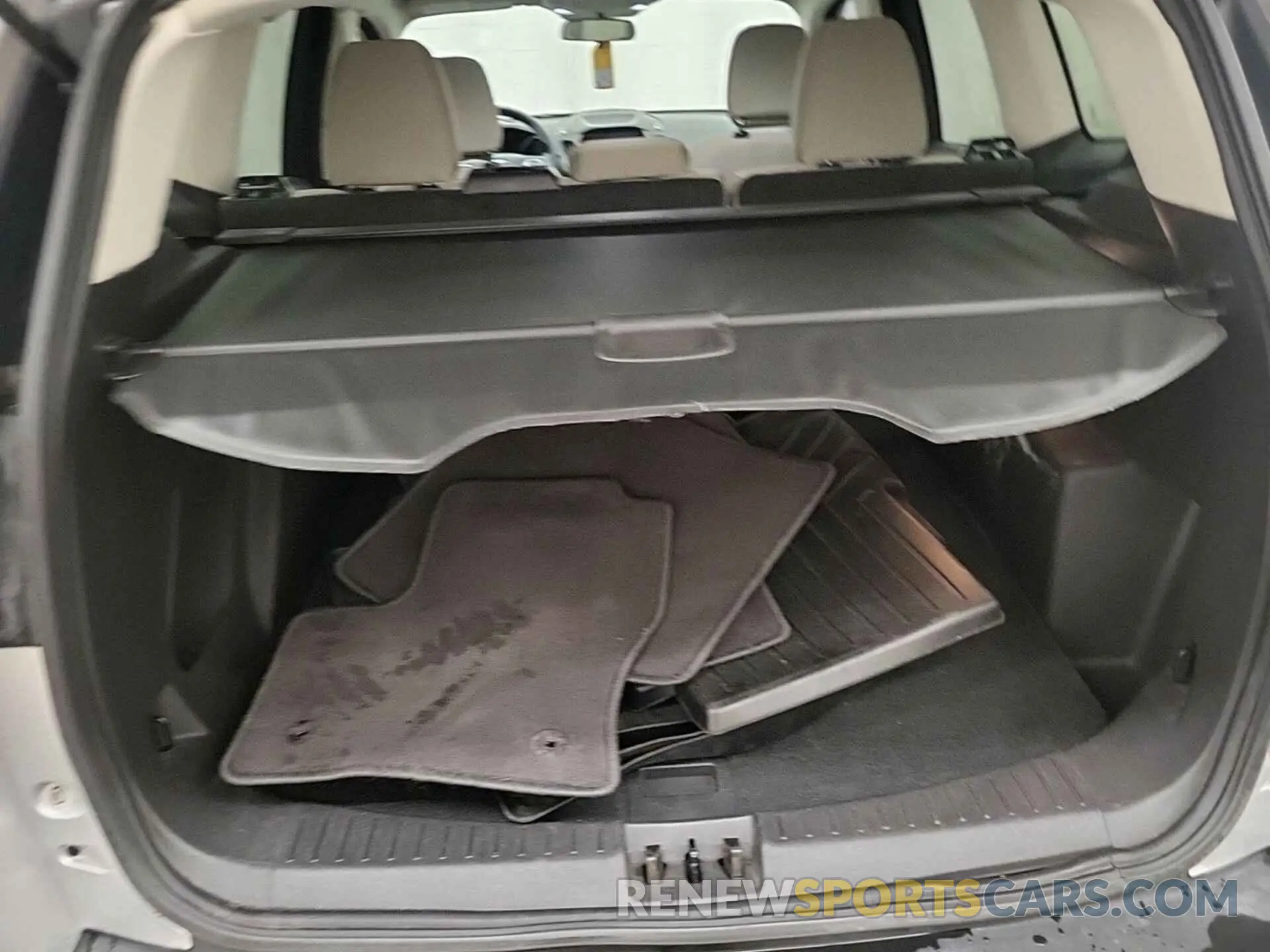 19 Photograph of a damaged car 1FMCU9GDXKUB27277 FORD ESCAPE 2019