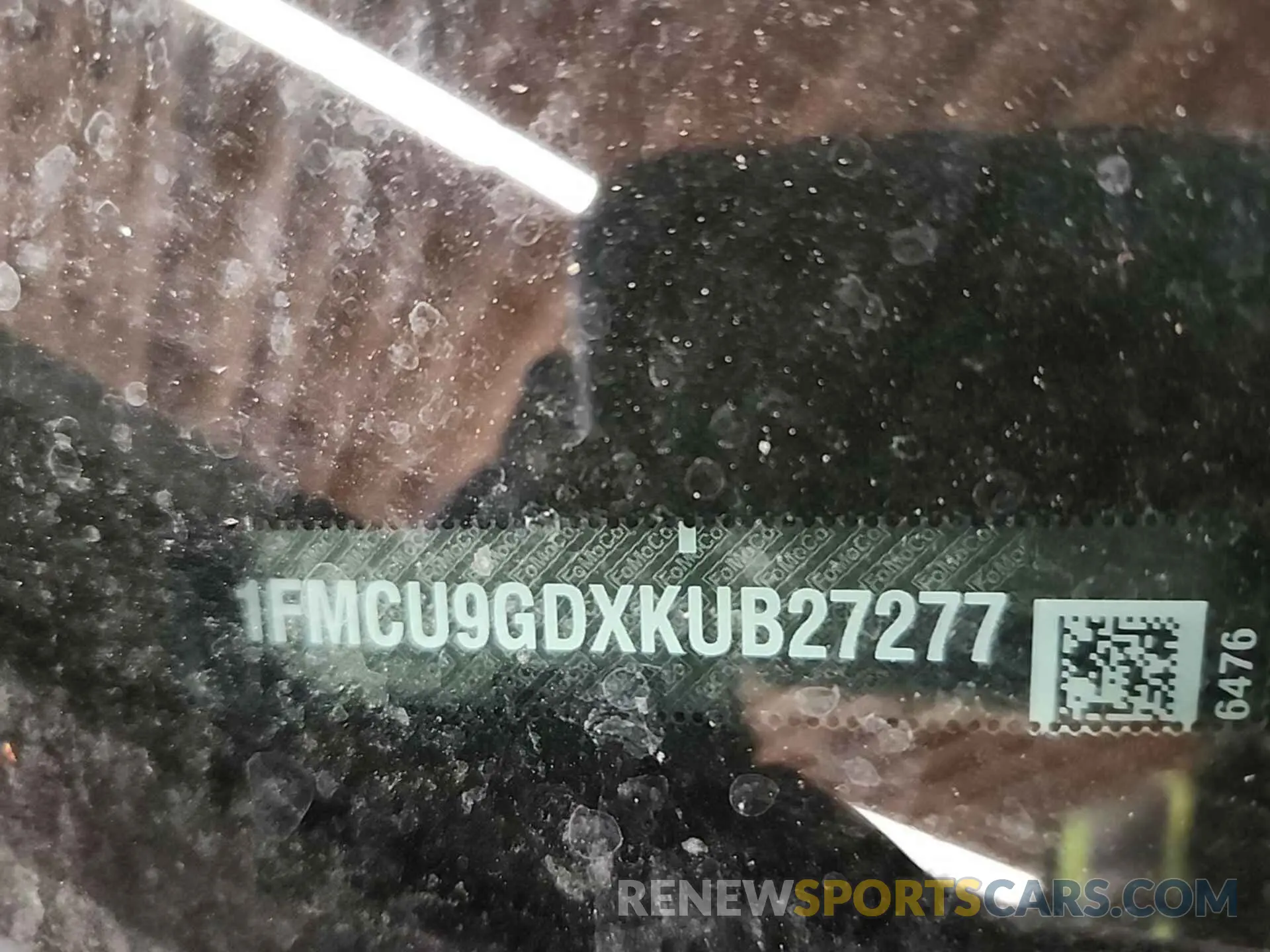 21 Photograph of a damaged car 1FMCU9GDXKUB27277 FORD ESCAPE 2019
