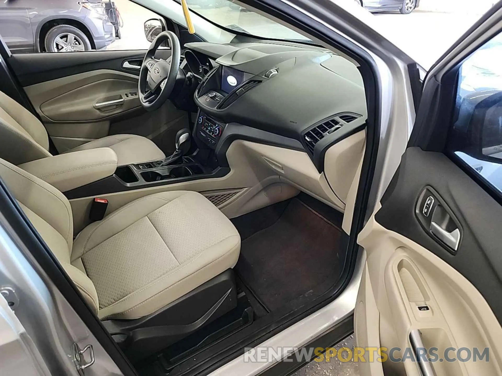 22 Photograph of a damaged car 1FMCU9GDXKUB27277 FORD ESCAPE 2019